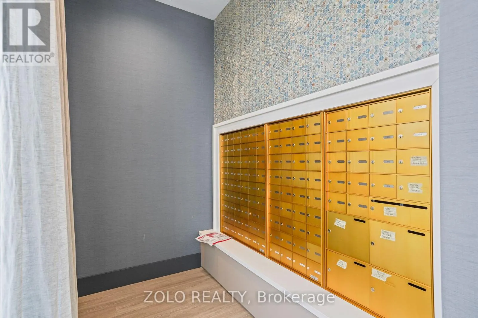 512 - 10 LAGERFELD DRIVE