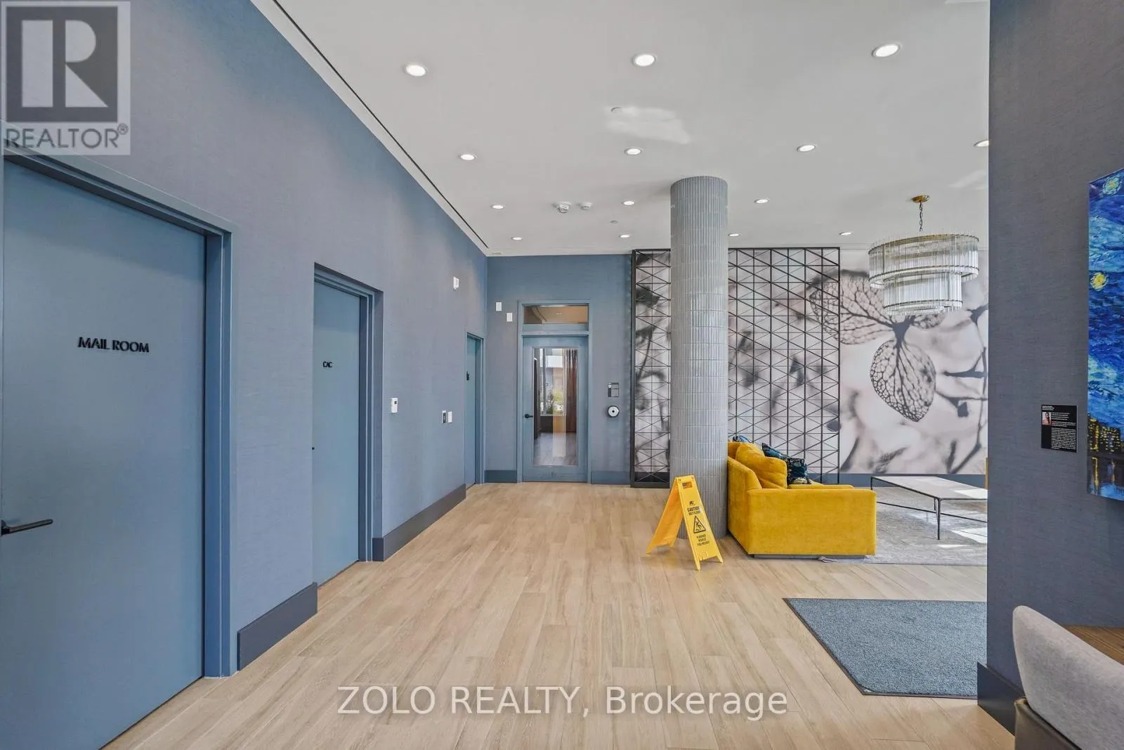 512 - 10 LAGERFELD DRIVE