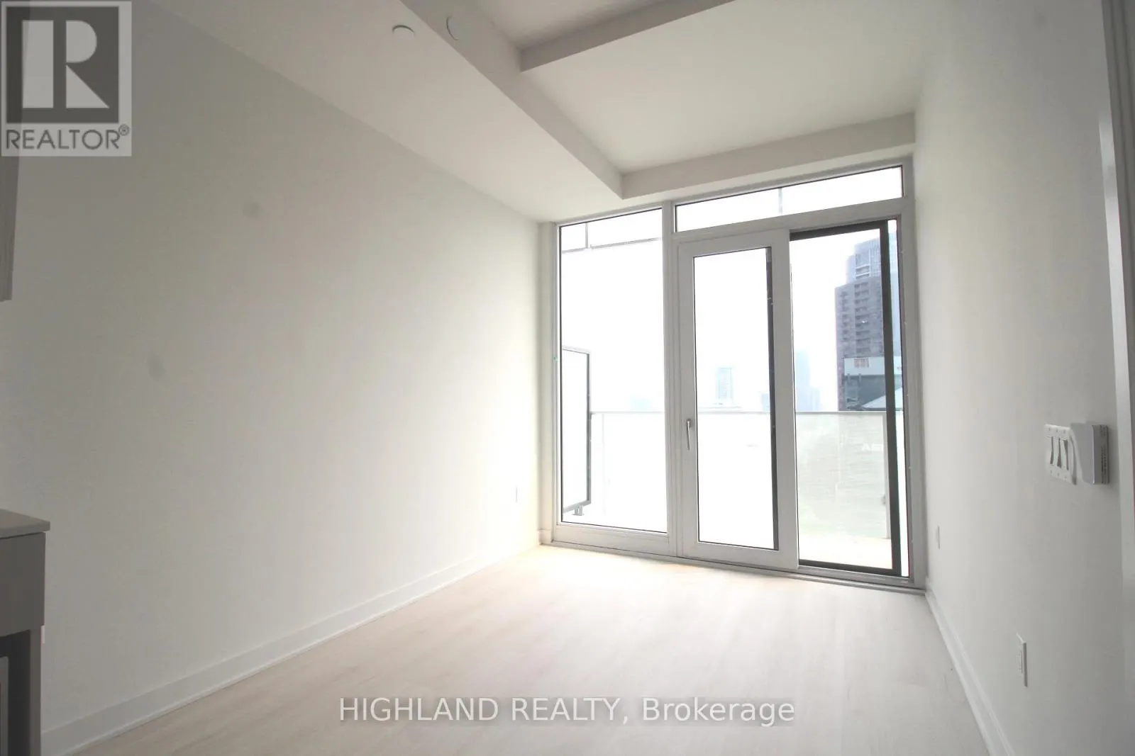 1212 - 3900 CONFEDERATION PARKWAY