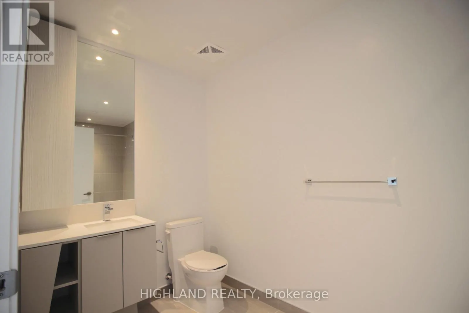 1212 - 3900 CONFEDERATION PARKWAY