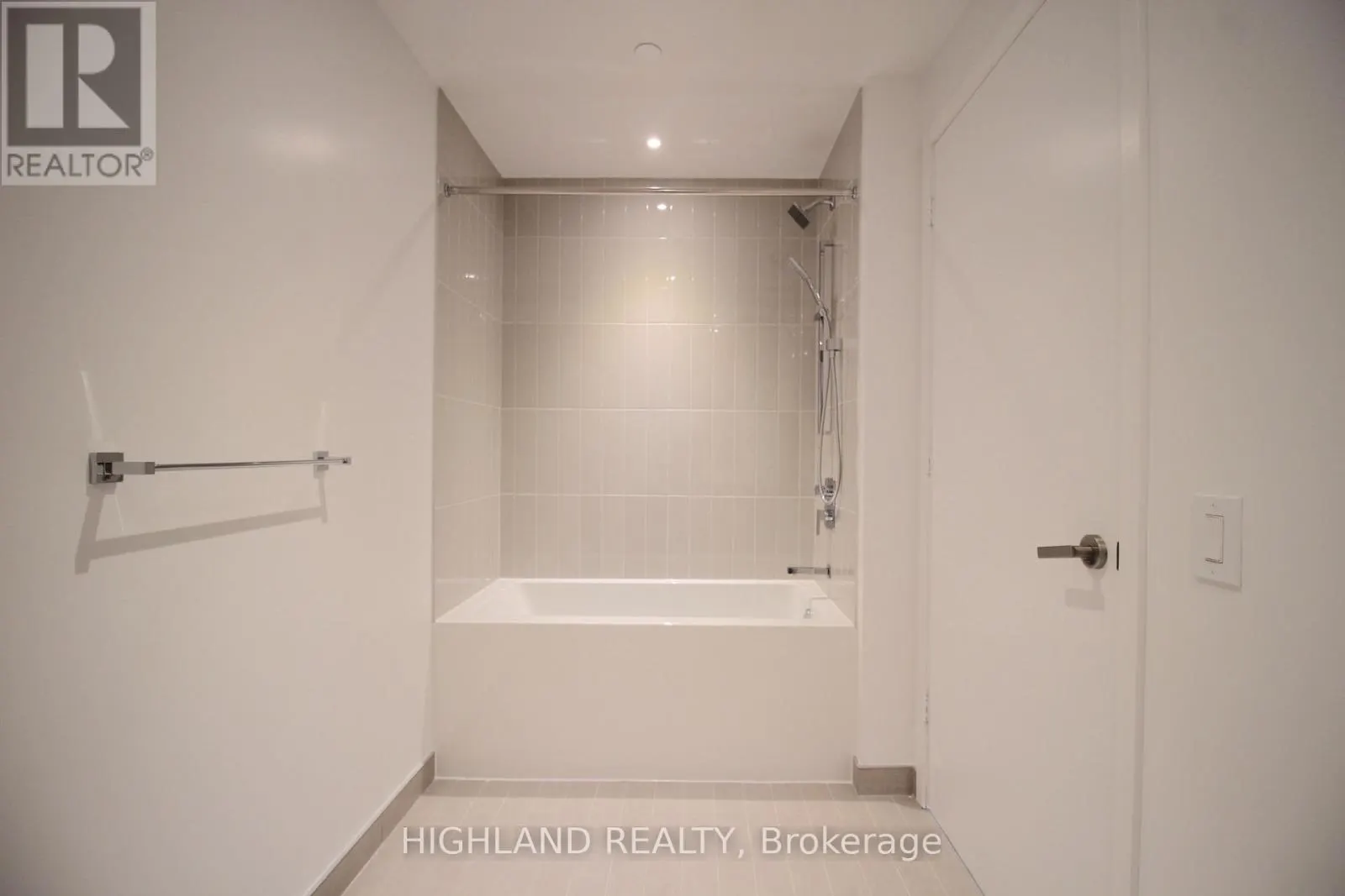 1212 - 3900 CONFEDERATION PARKWAY