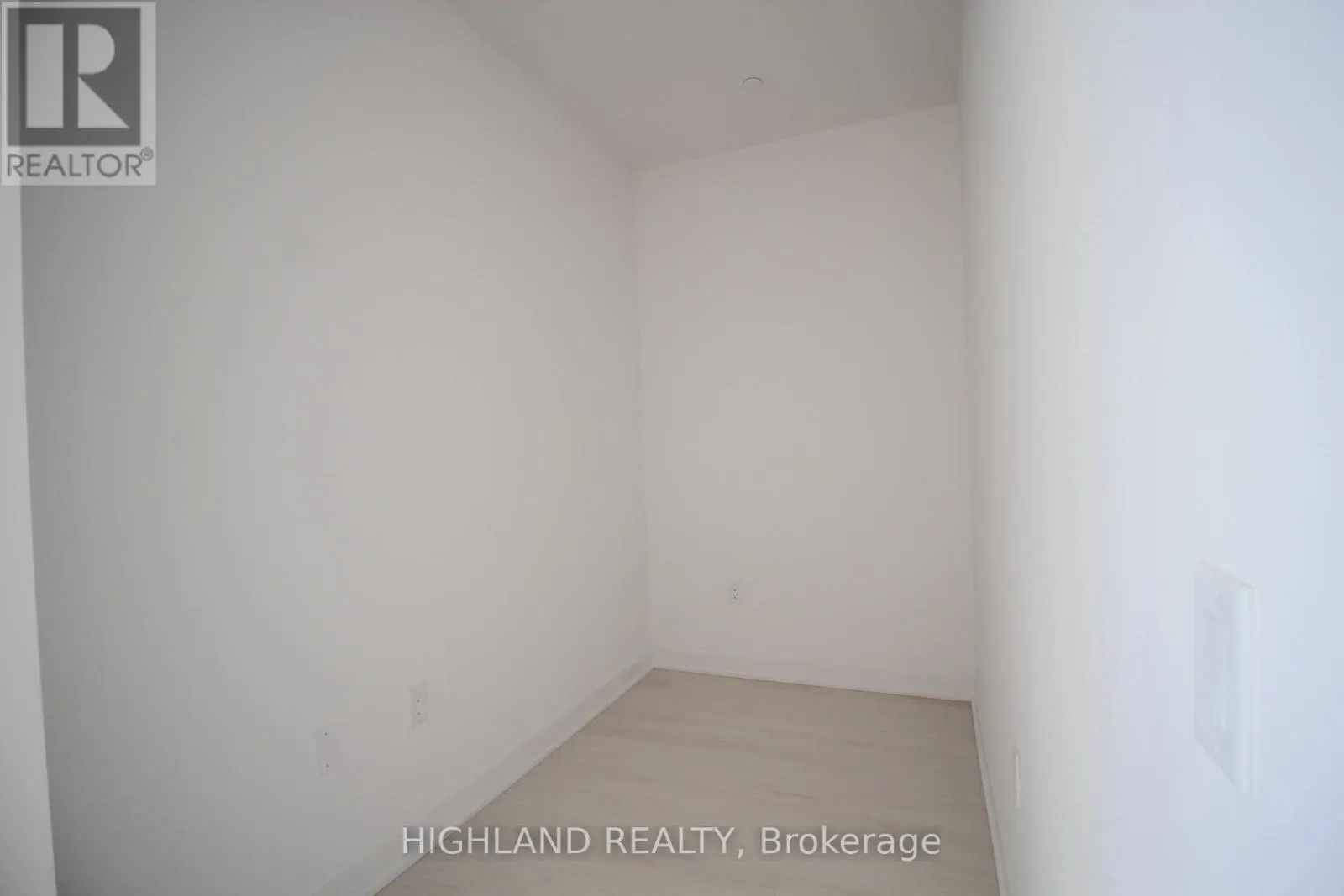 1212 - 3900 CONFEDERATION PARKWAY