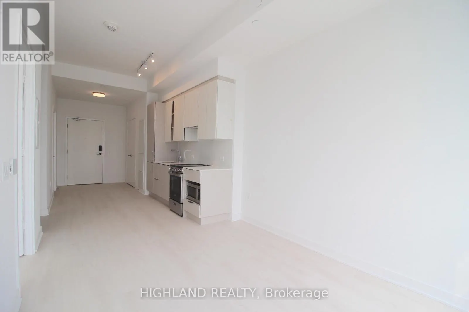 1212 - 3900 CONFEDERATION PARKWAY