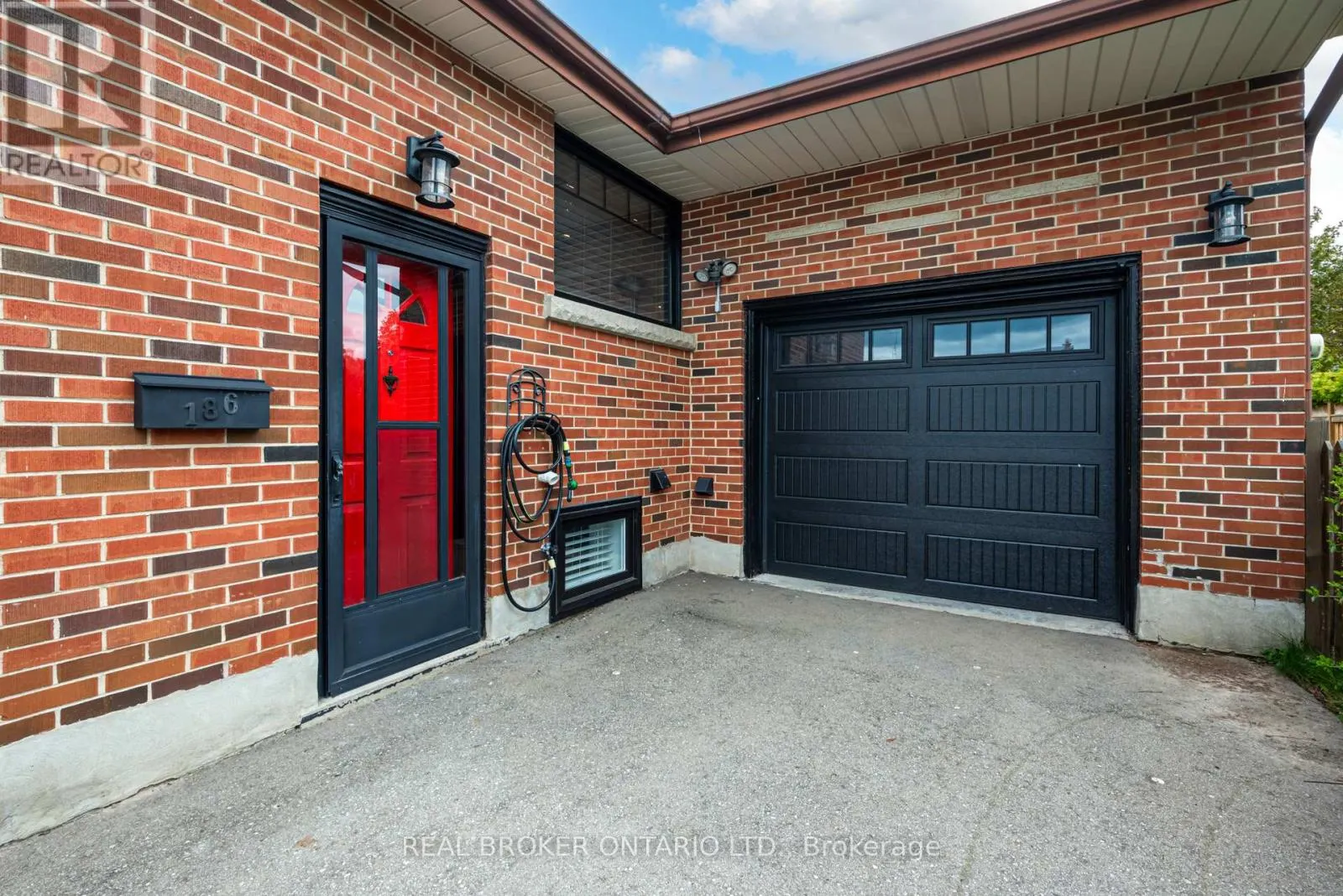 LOWER - 186 JEFFREY AVENUE