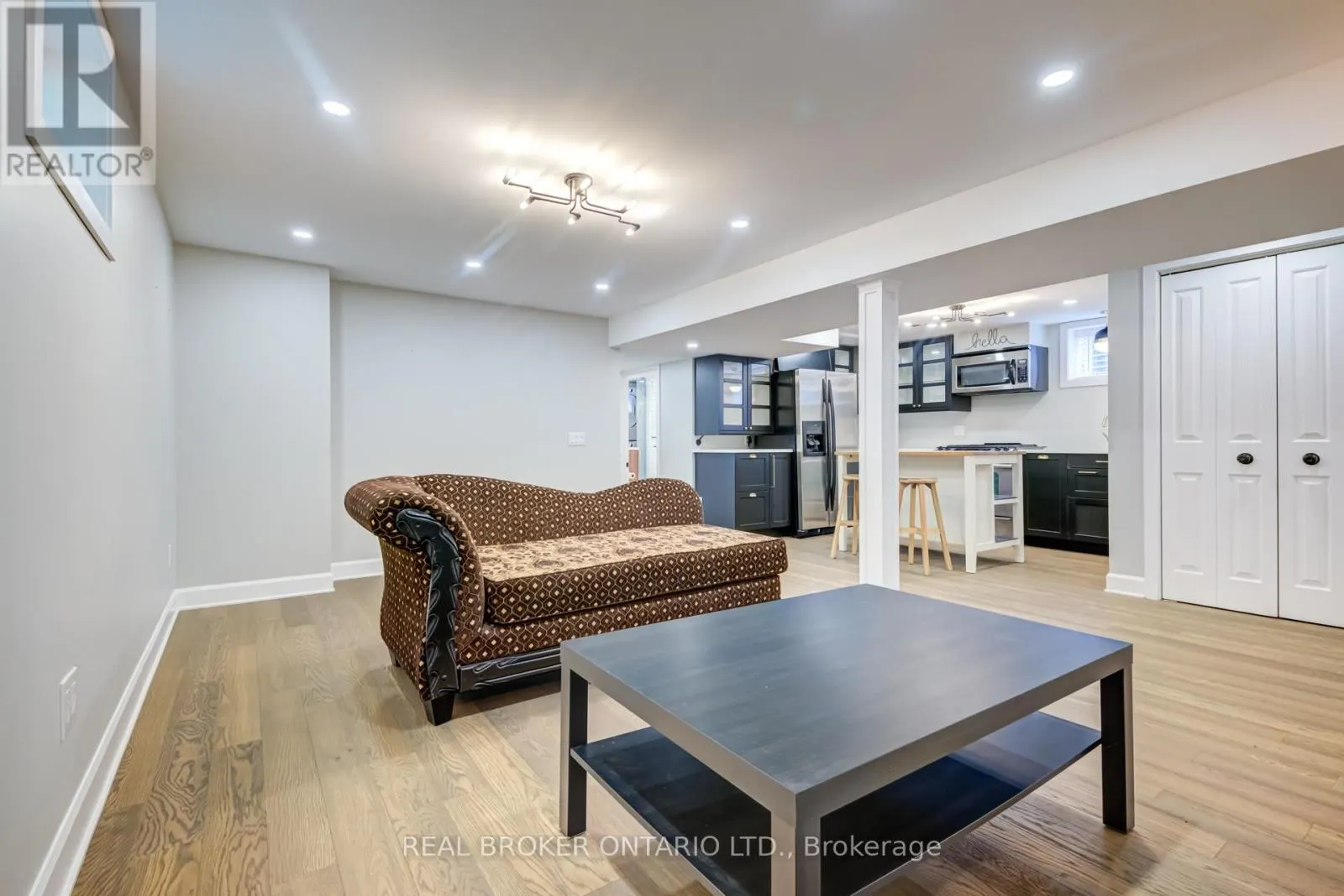 LOWER - 186 JEFFREY AVENUE