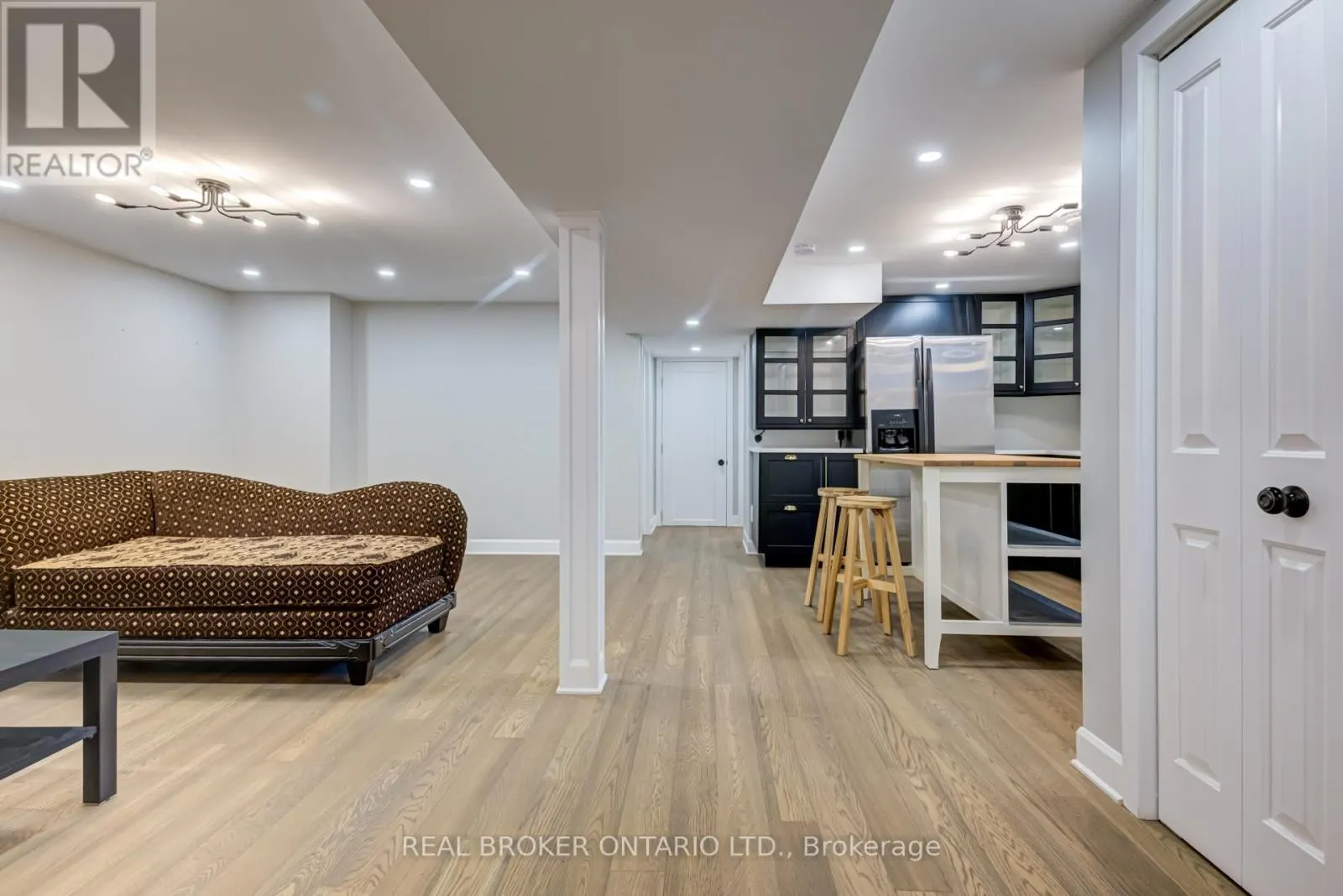 LOWER - 186 JEFFREY AVENUE