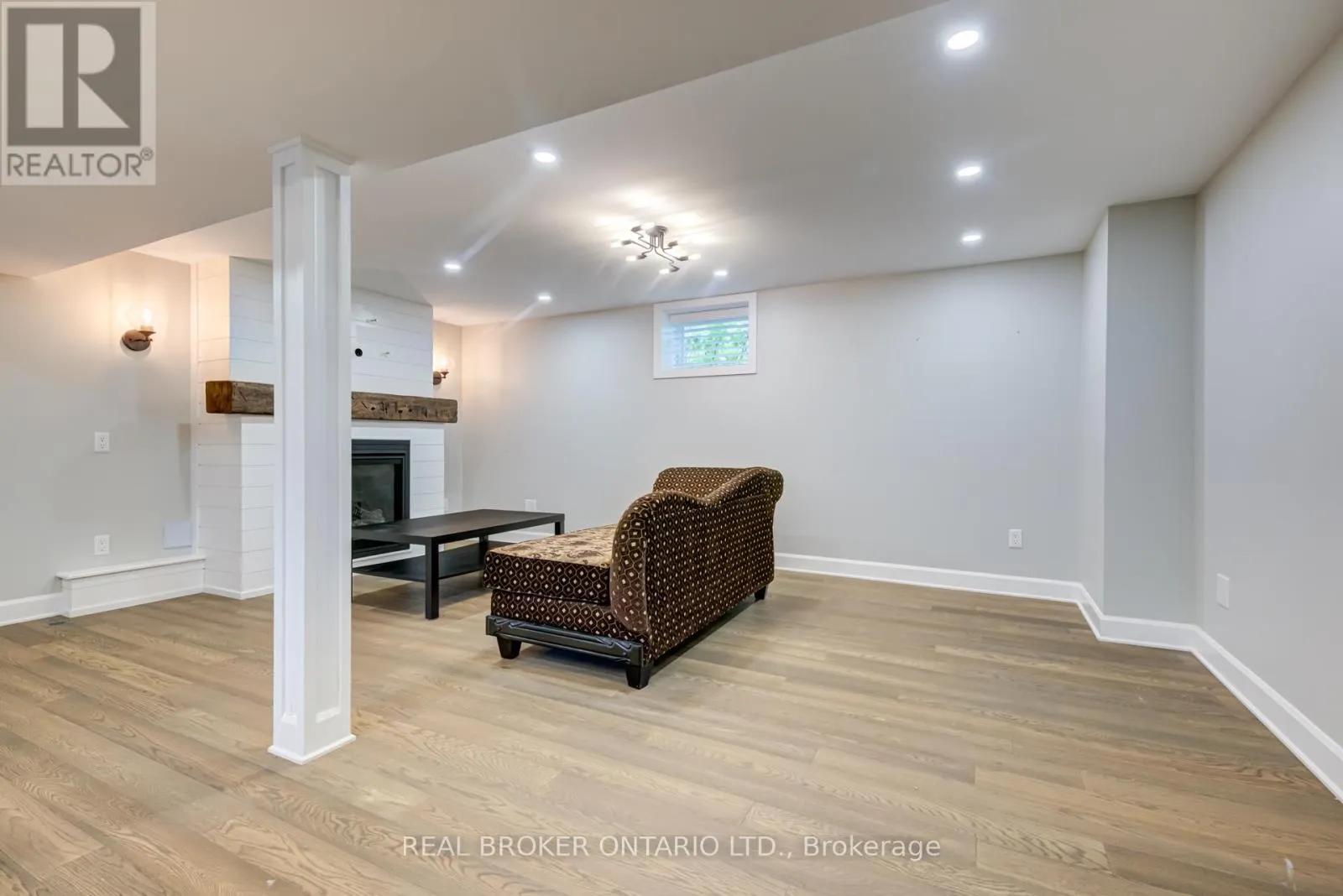 LOWER - 186 JEFFREY AVENUE