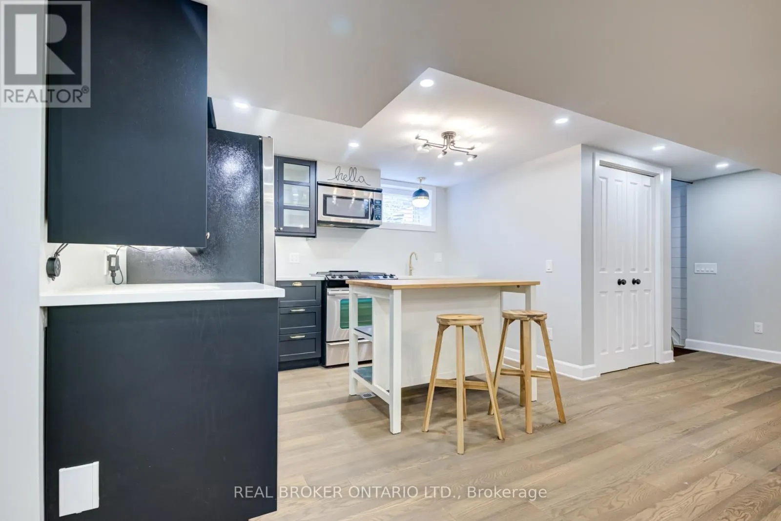 LOWER - 186 JEFFREY AVENUE