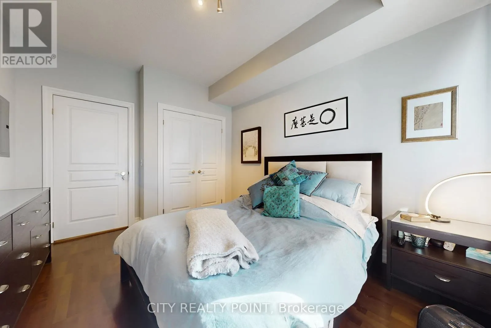 1006 - 2087 LAKE SHORE BOULEVARD W