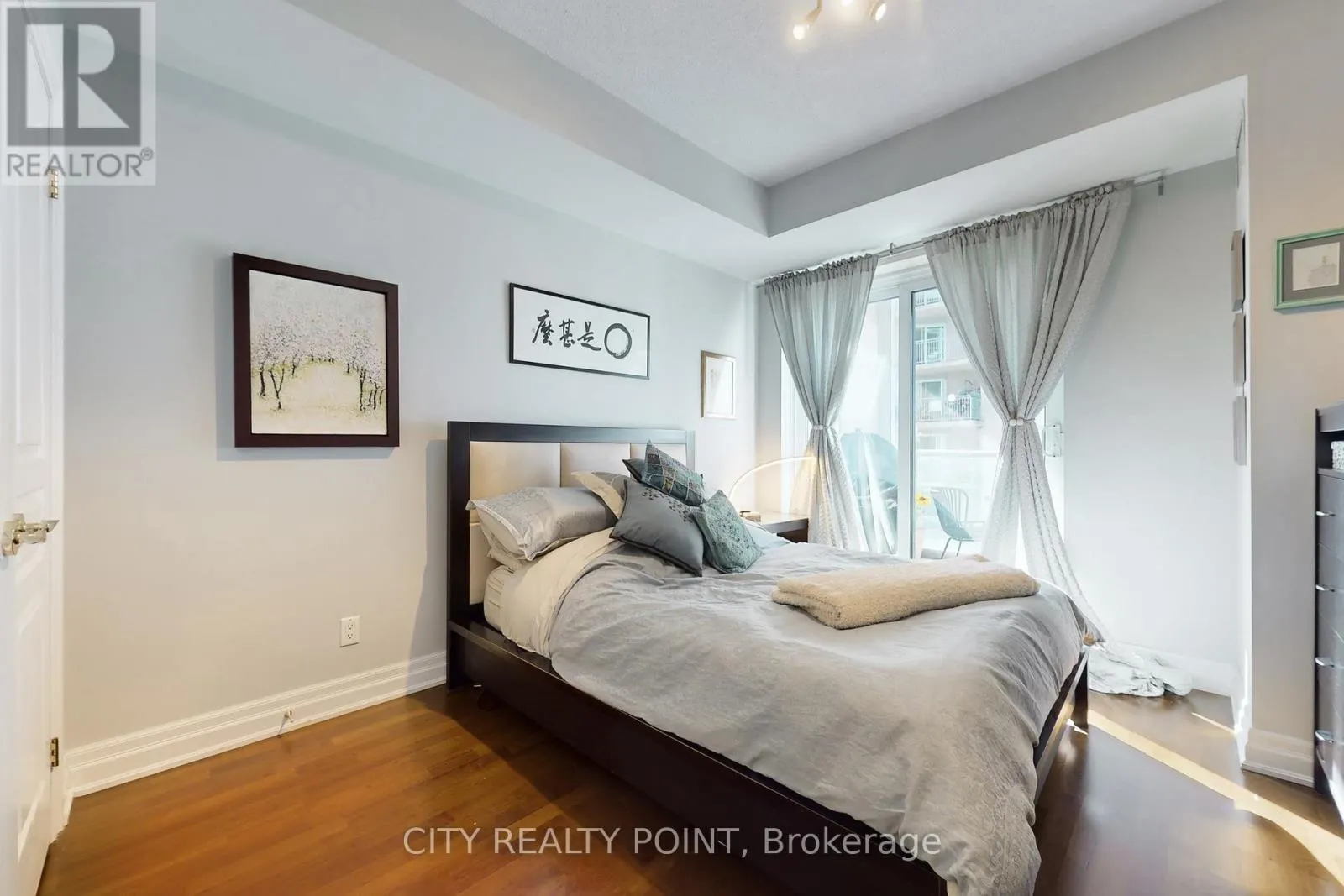 1006 - 2087 LAKE SHORE BOULEVARD W