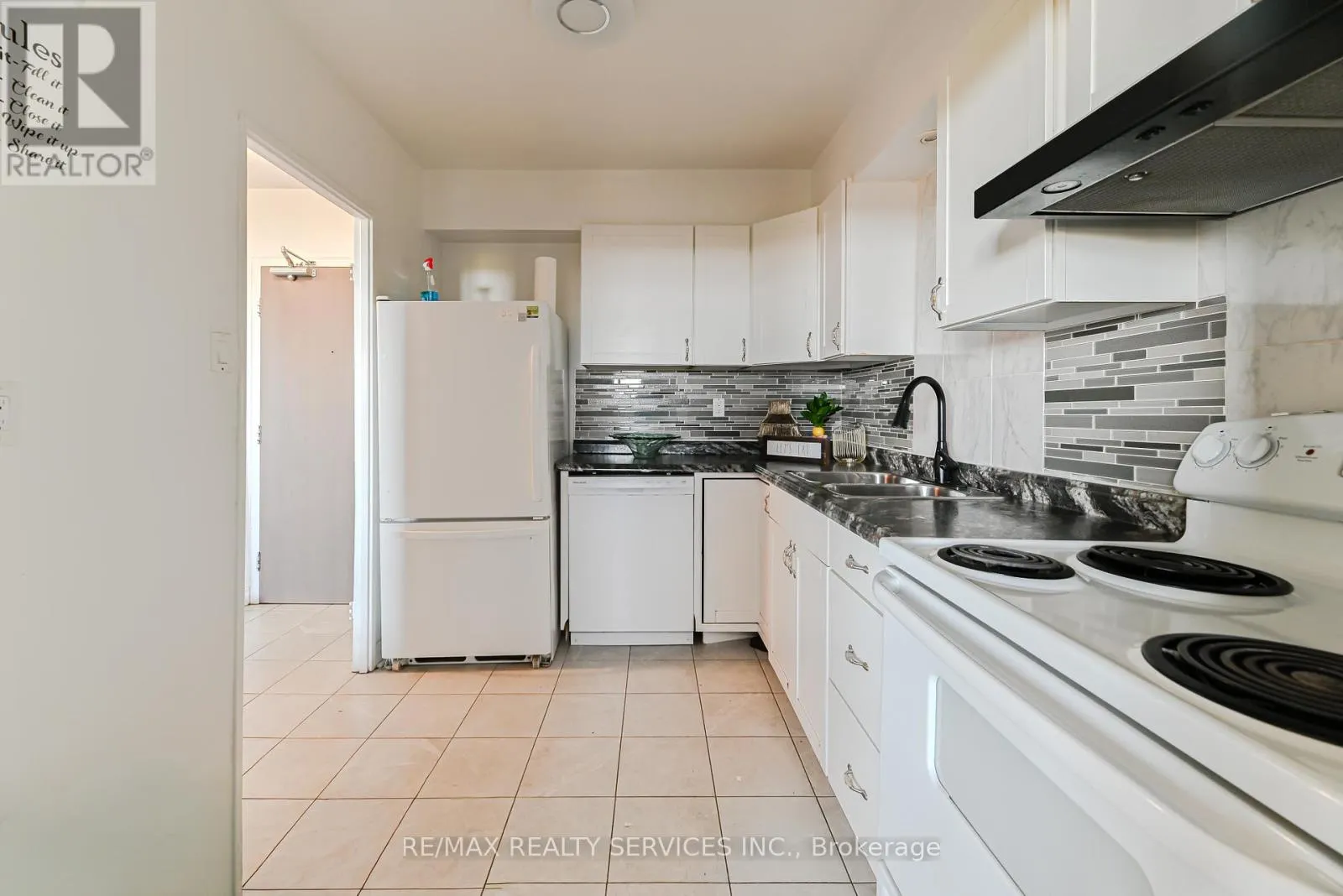 704 - 3390 WESTON ROAD