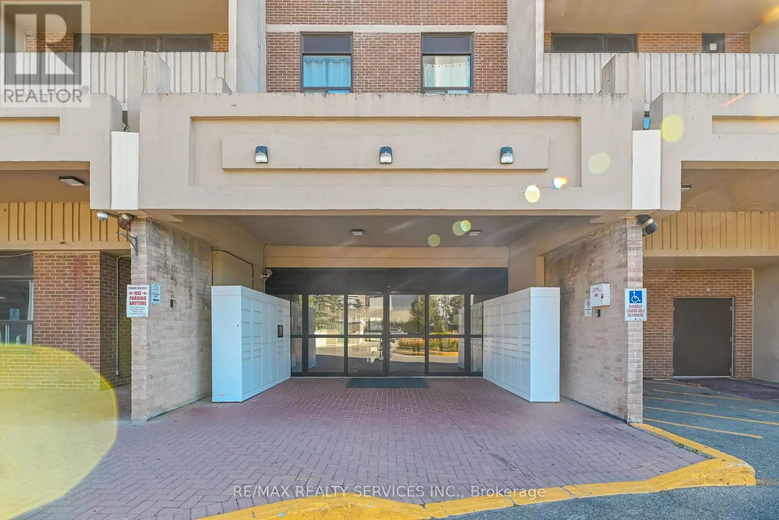 704 - 3390 WESTON ROAD
