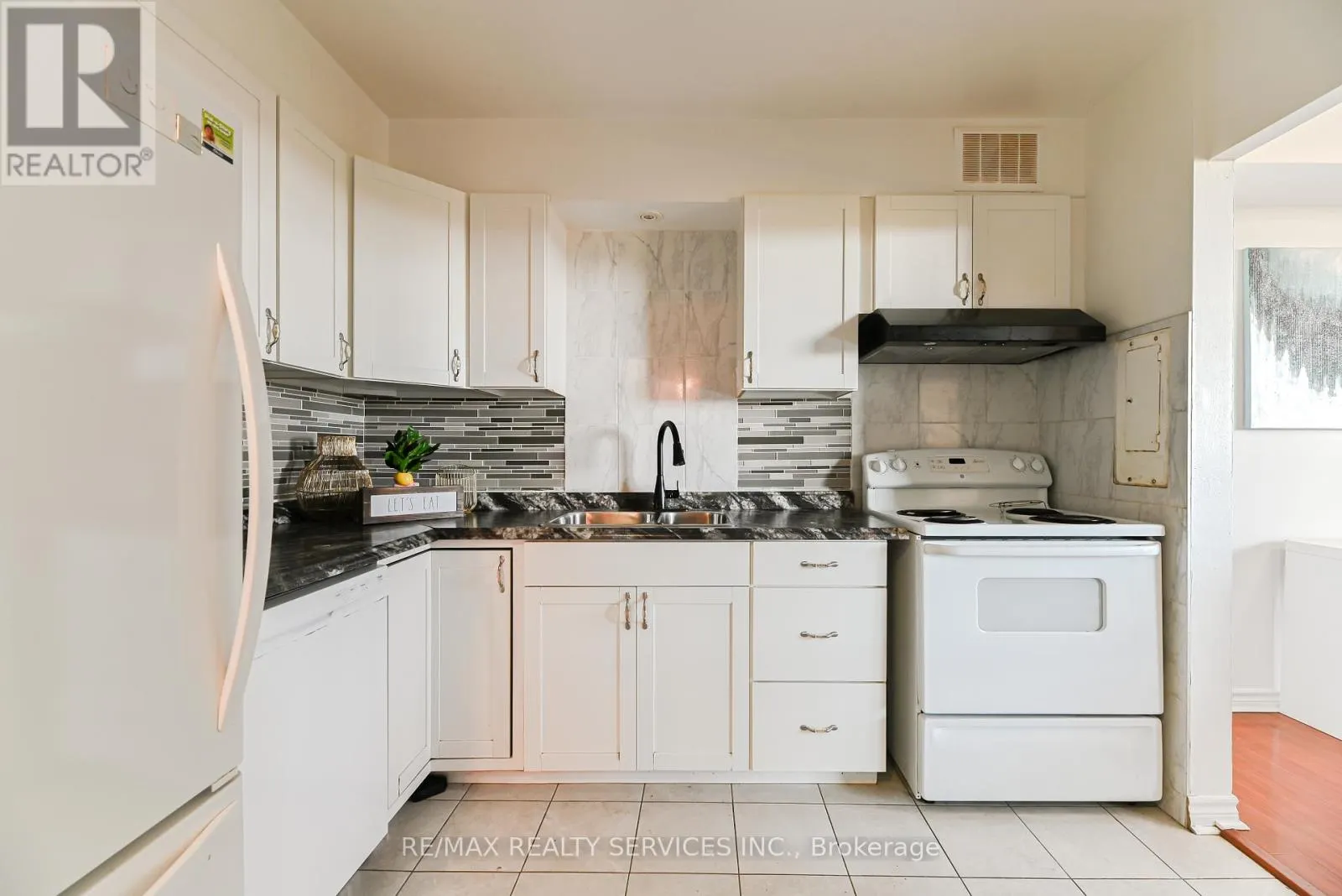 704 - 3390 WESTON ROAD