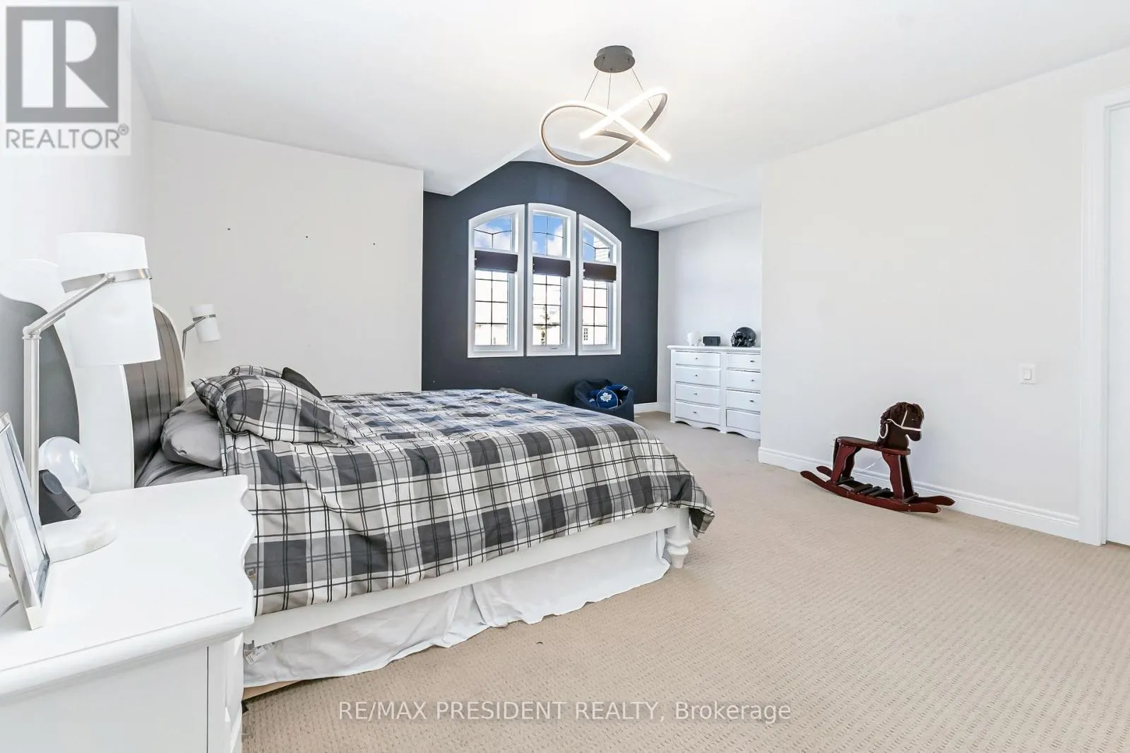 5 SEA CLIFF CRESCENT