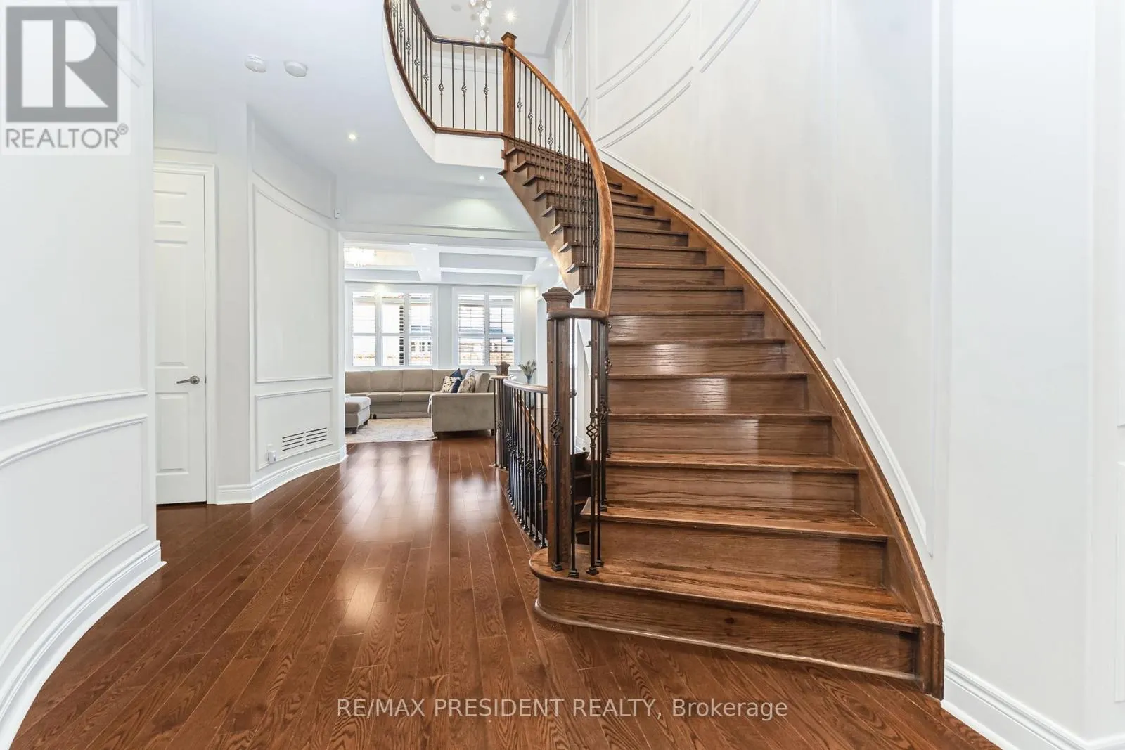 5 SEA CLIFF CRESCENT
