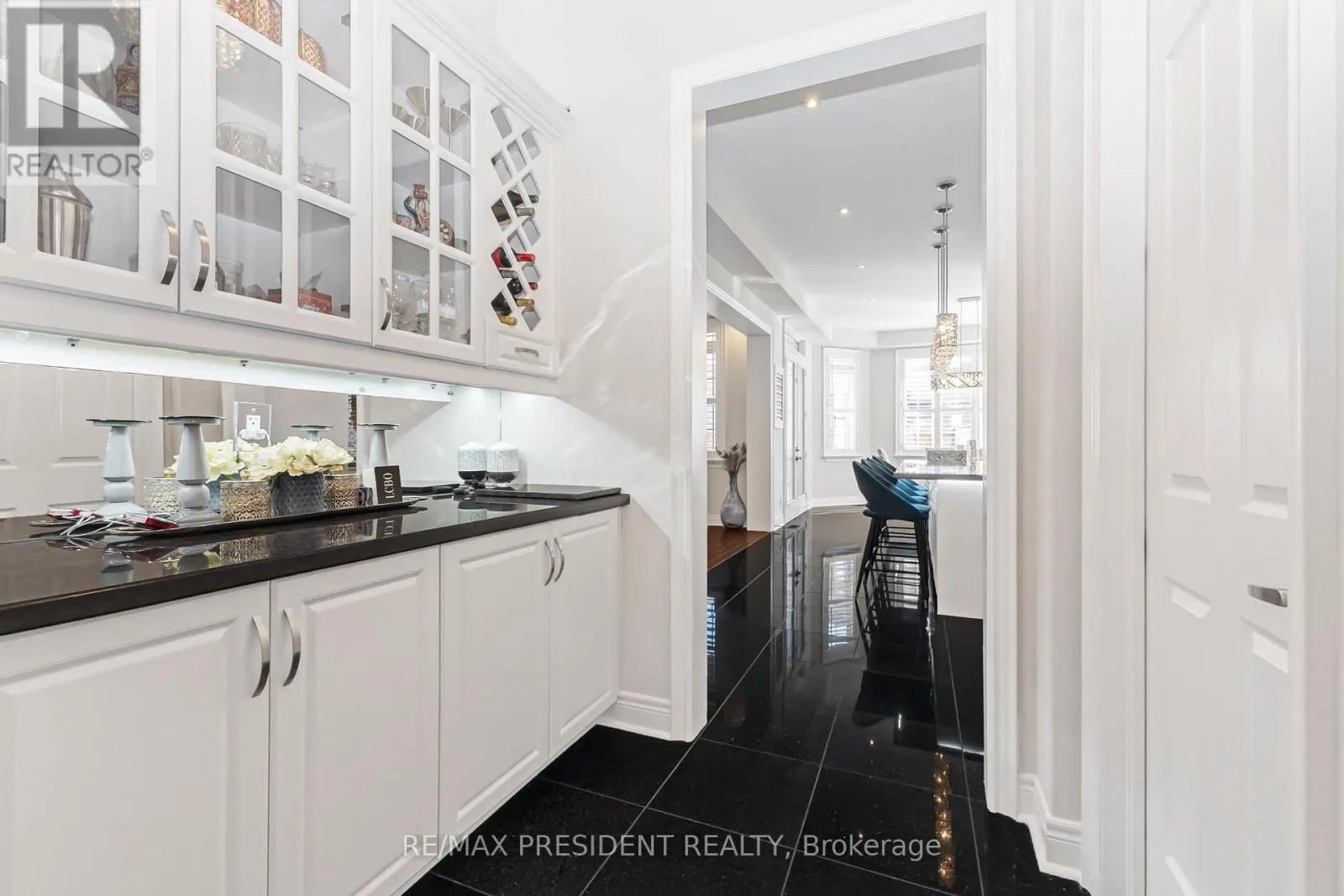 5 SEA CLIFF CRESCENT