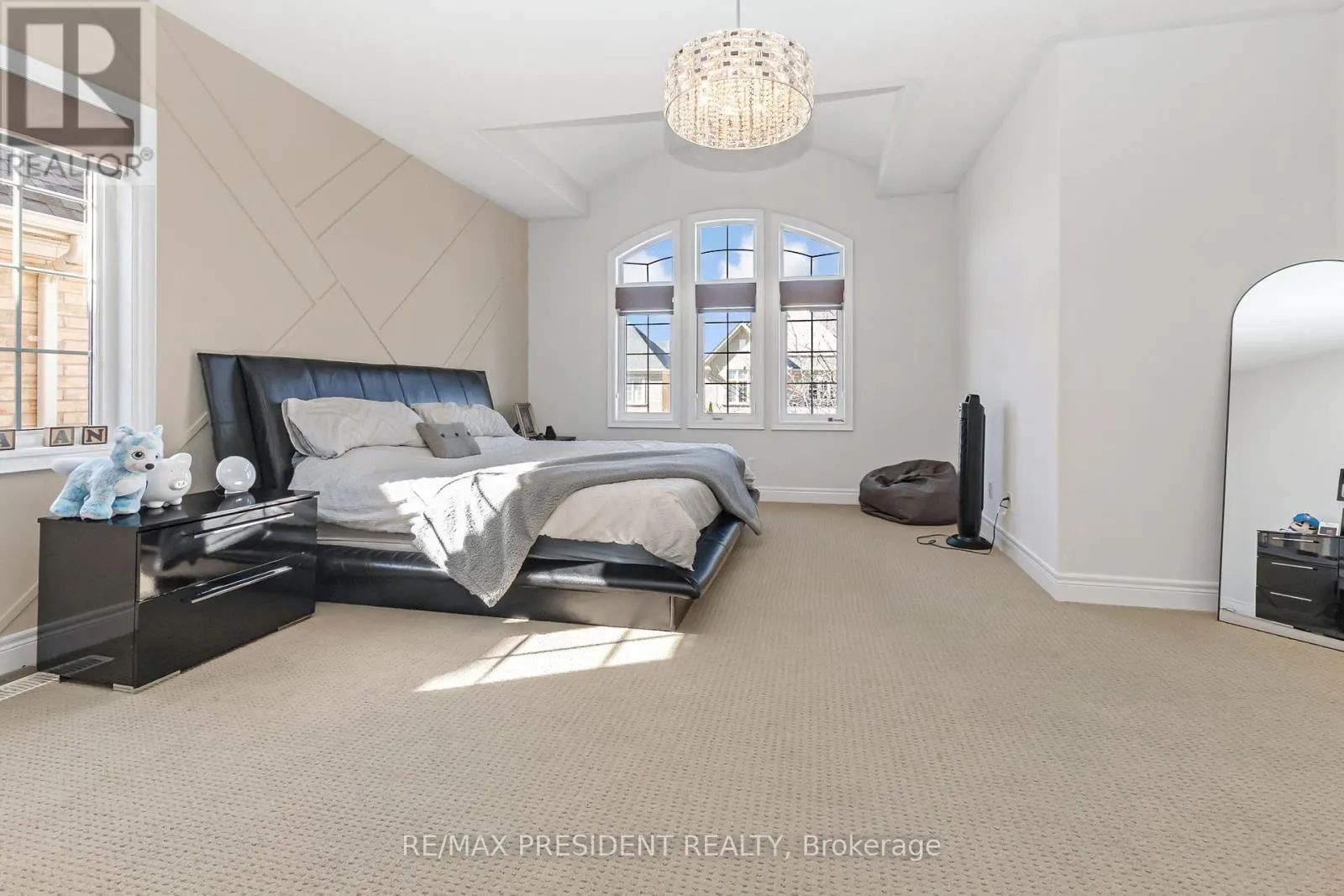 5 SEA CLIFF CRESCENT