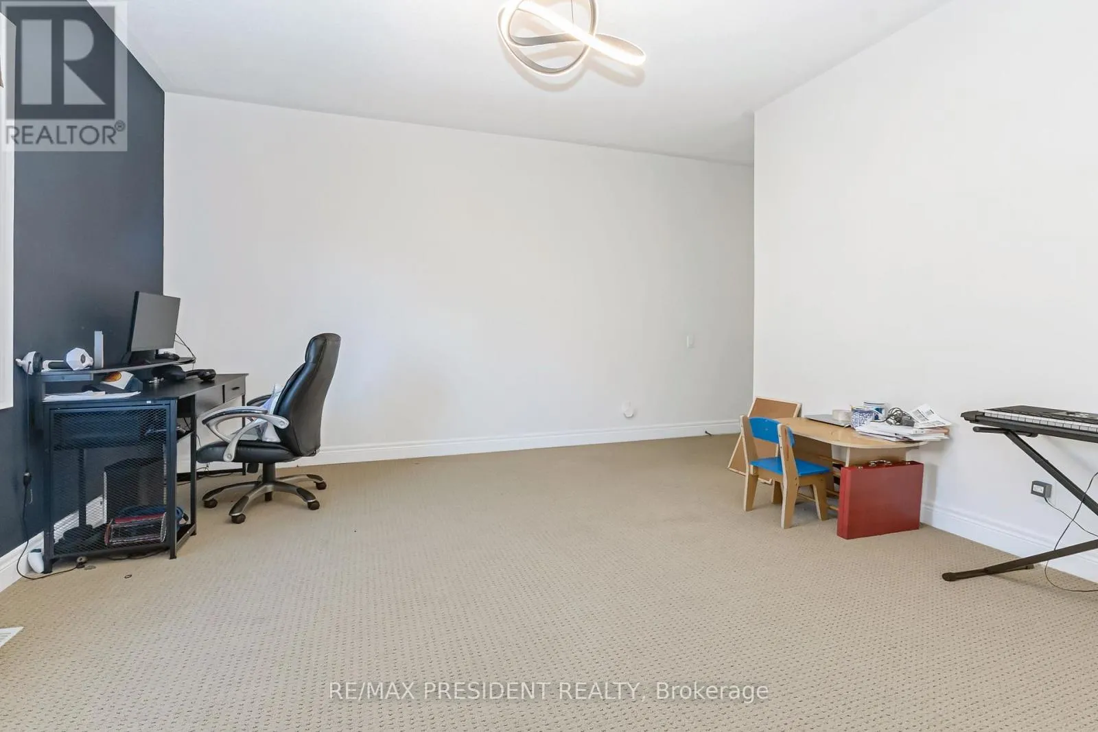 5 SEA CLIFF CRESCENT