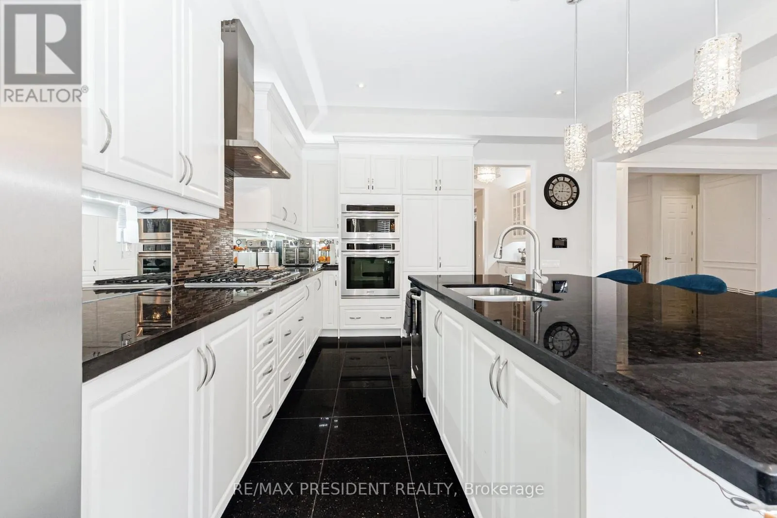 5 SEA CLIFF CRESCENT