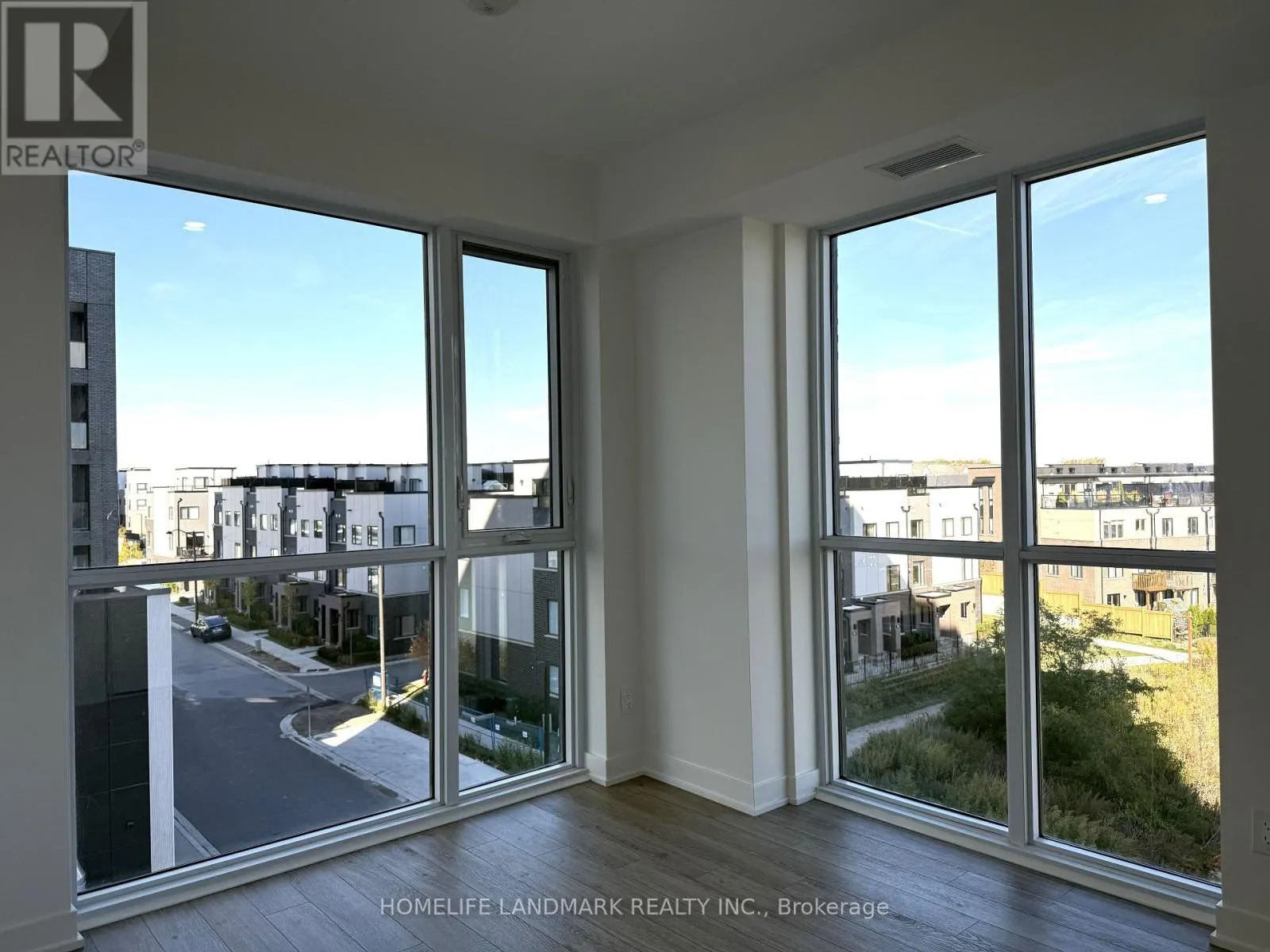 403 - 3071 TRAFALGAR ROAD