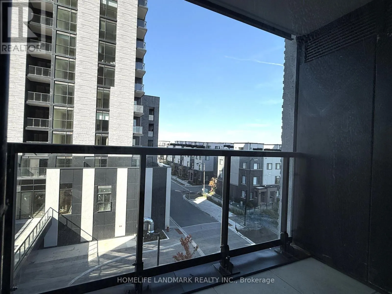 403 - 3071 TRAFALGAR ROAD