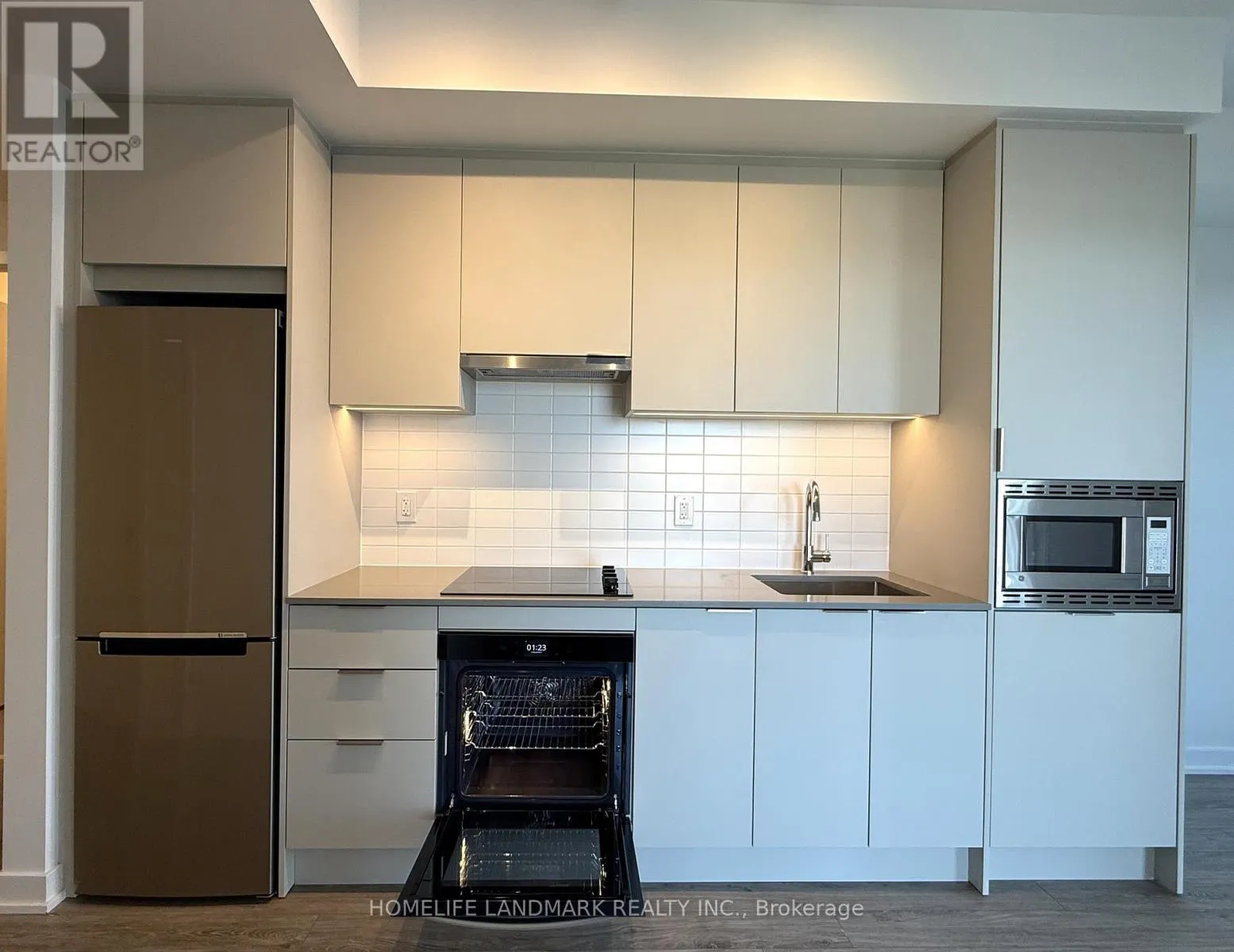 403 - 3071 TRAFALGAR ROAD