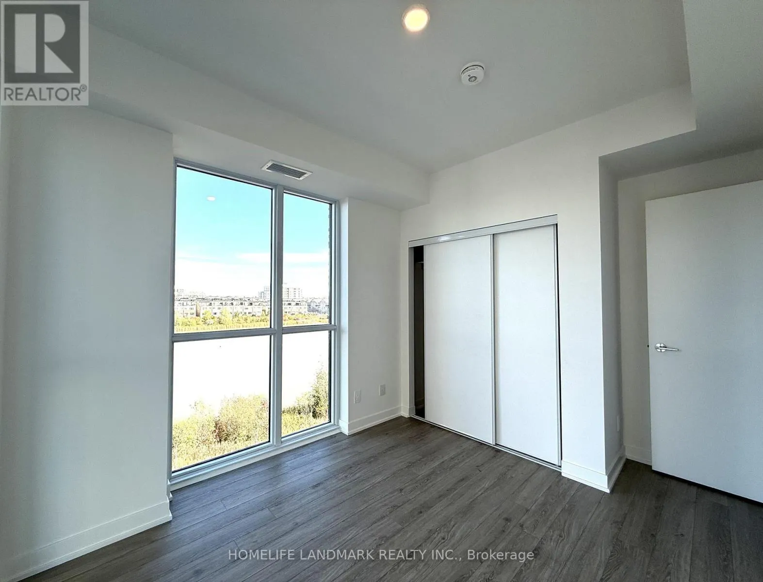 403 - 3071 TRAFALGAR ROAD