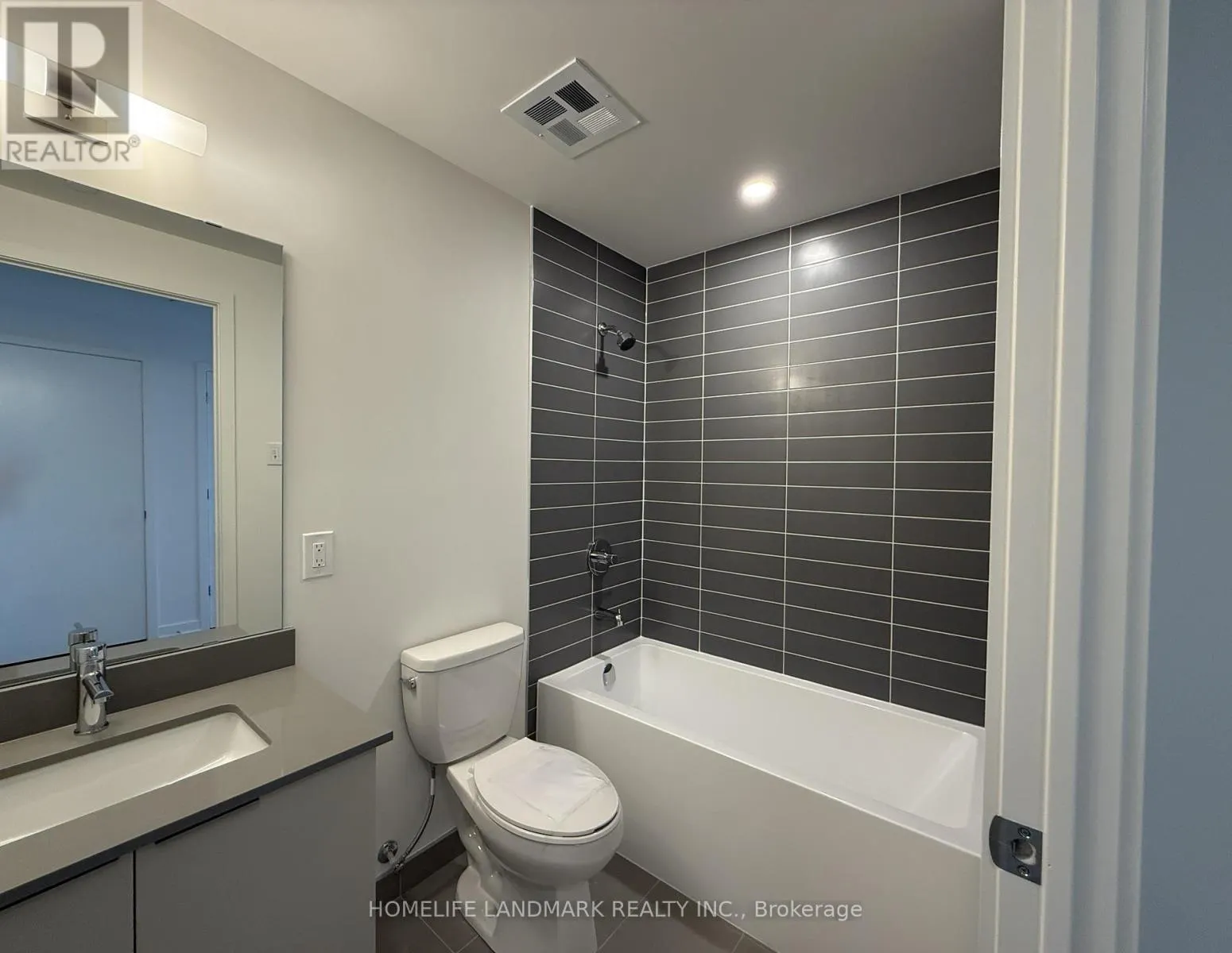 403 - 3071 TRAFALGAR ROAD