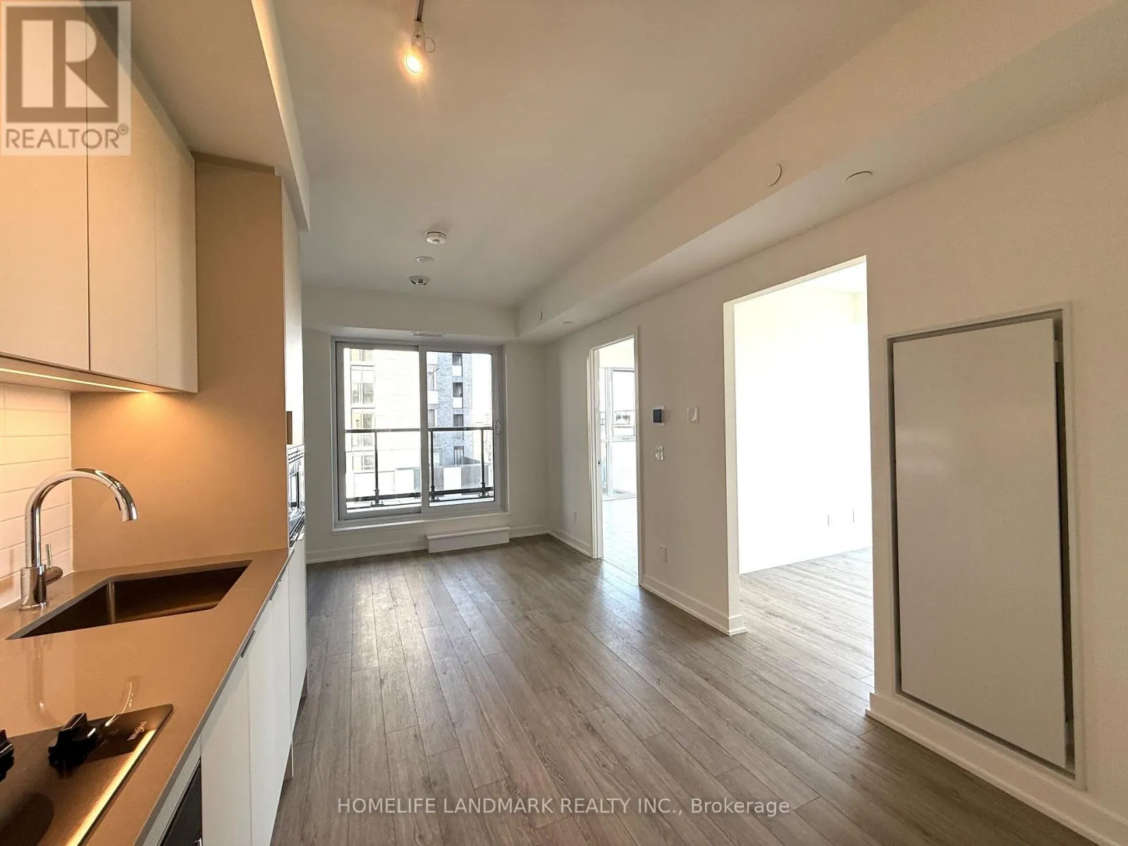 403 - 3071 TRAFALGAR ROAD