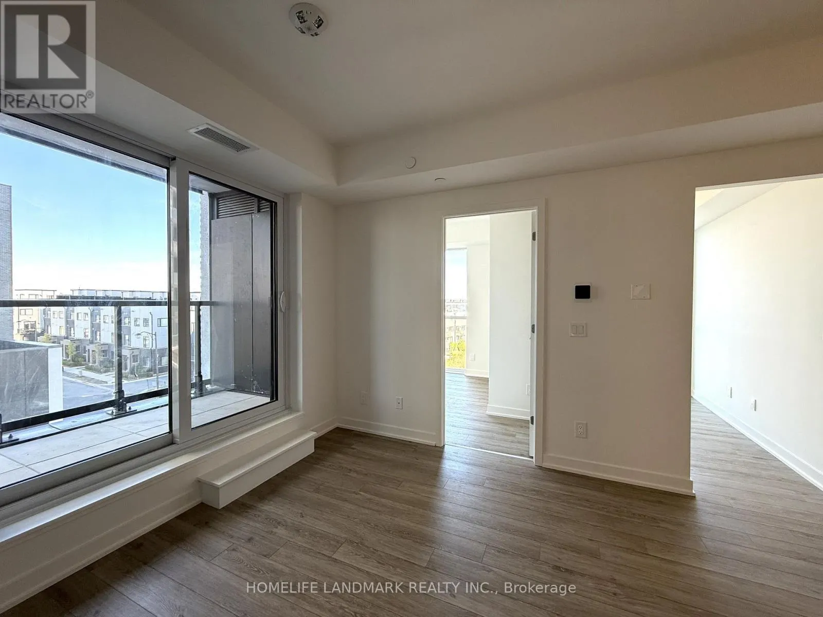 403 - 3071 TRAFALGAR ROAD