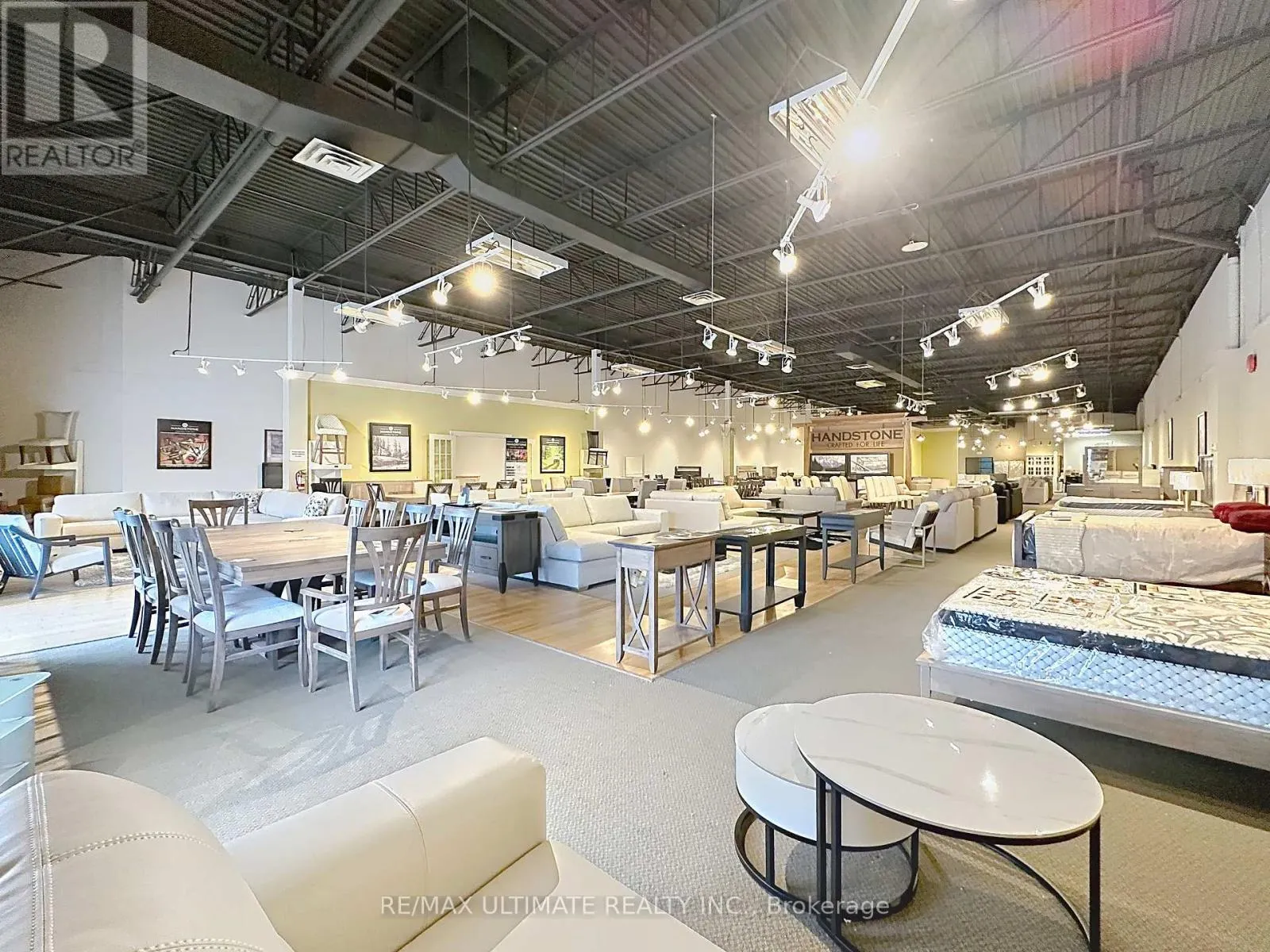 2 - 1655 DUNDAS STREET E