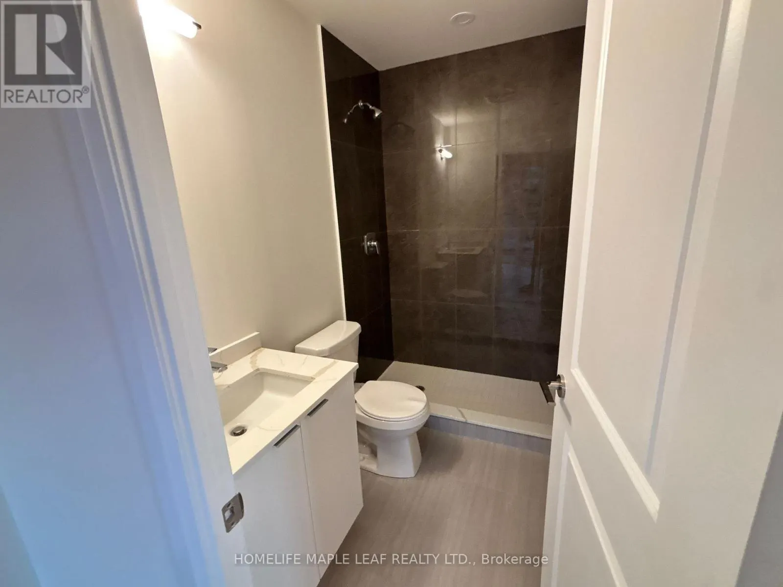 512 - 15 WATERGARDEN DRIVE