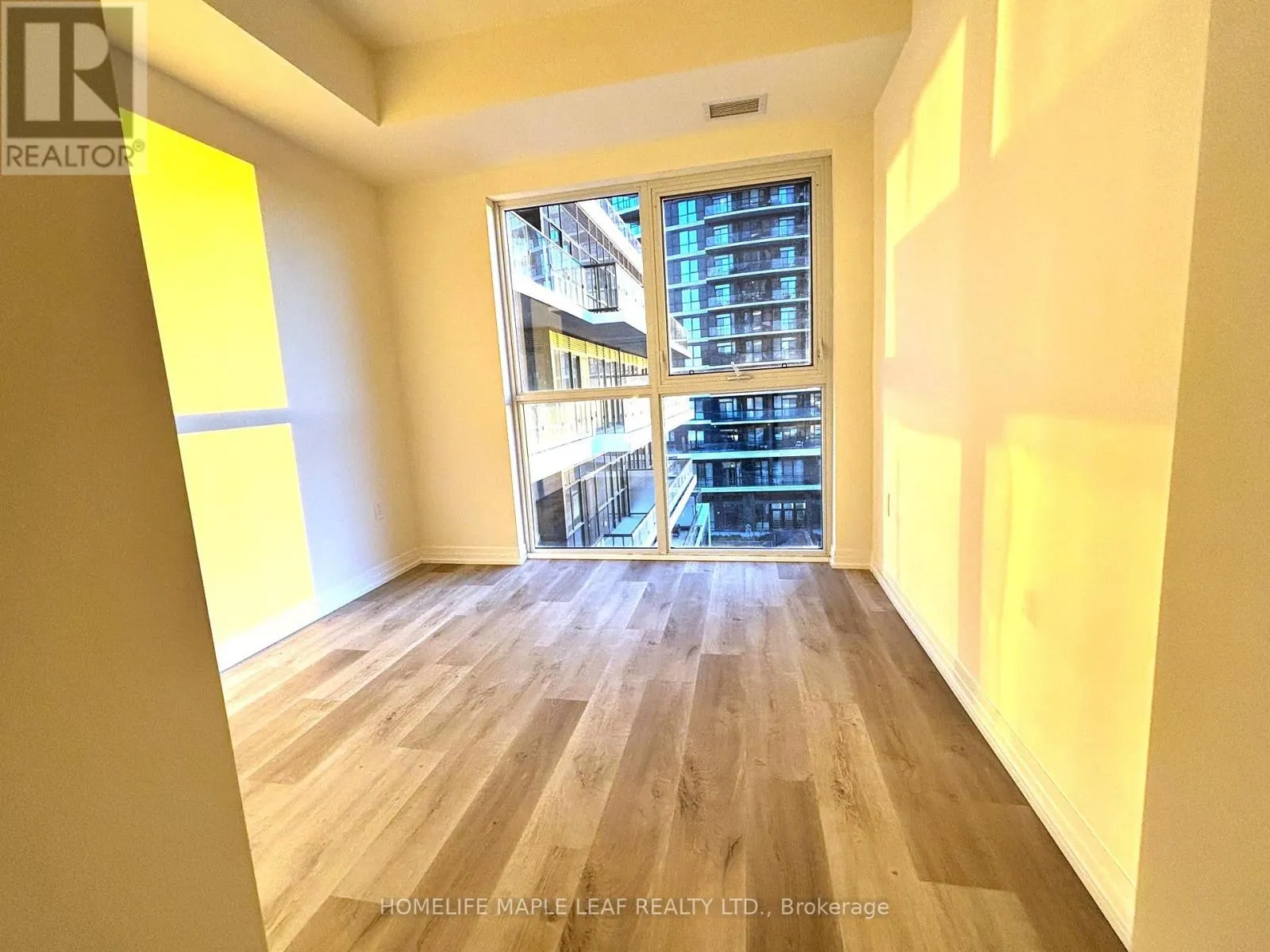 512 - 15 WATERGARDEN DRIVE