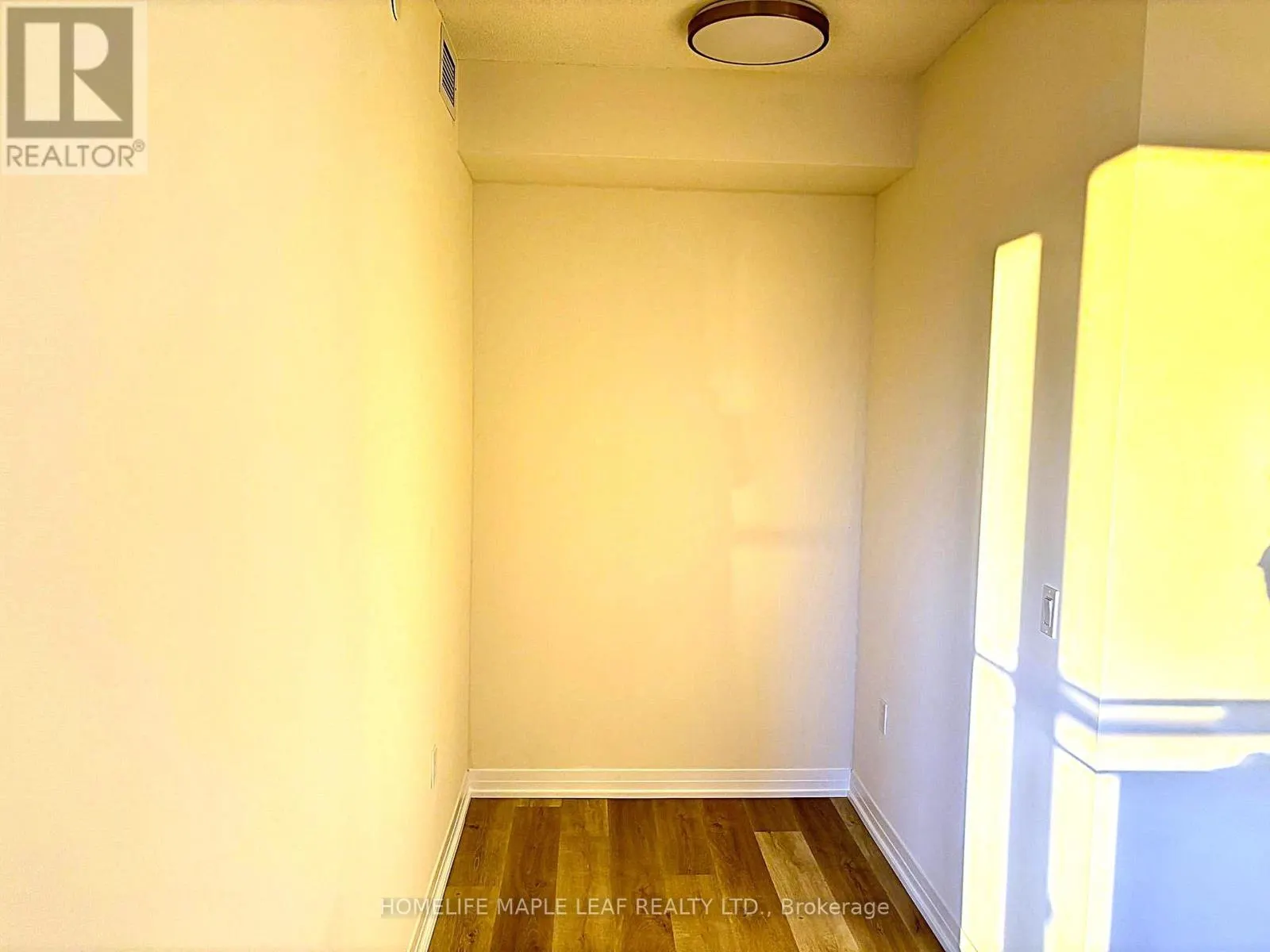512 - 15 WATERGARDEN DRIVE