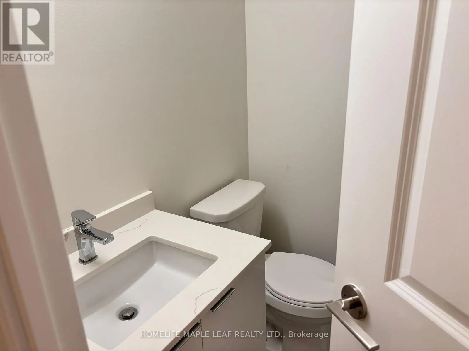 512 - 15 WATERGARDEN DRIVE