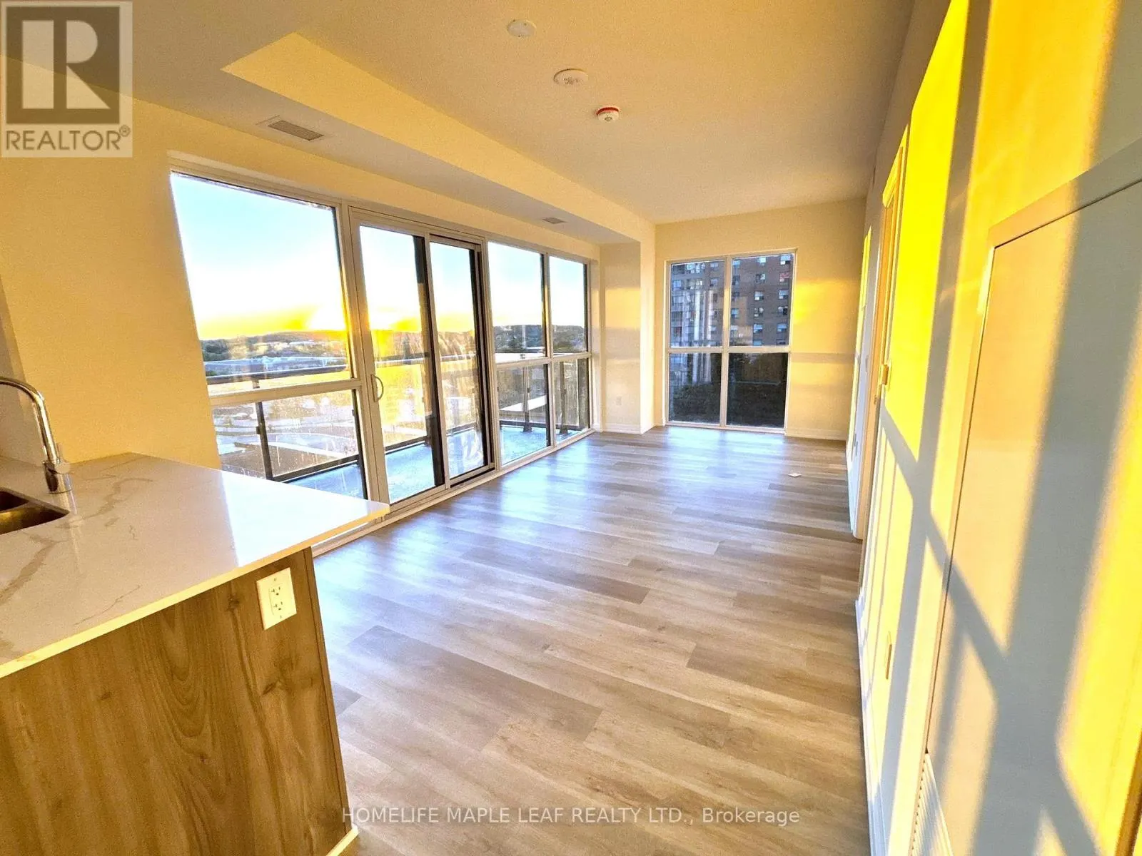 512 - 15 WATERGARDEN DRIVE