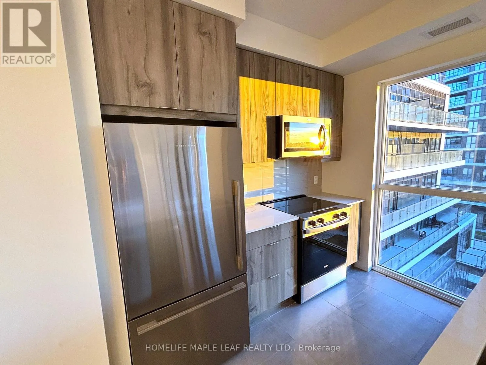 512 - 15 WATERGARDEN DRIVE
