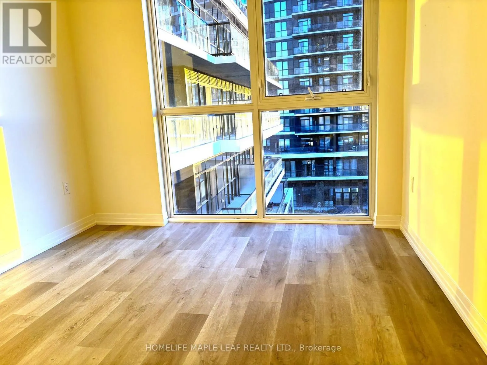 512 - 15 WATERGARDEN DRIVE