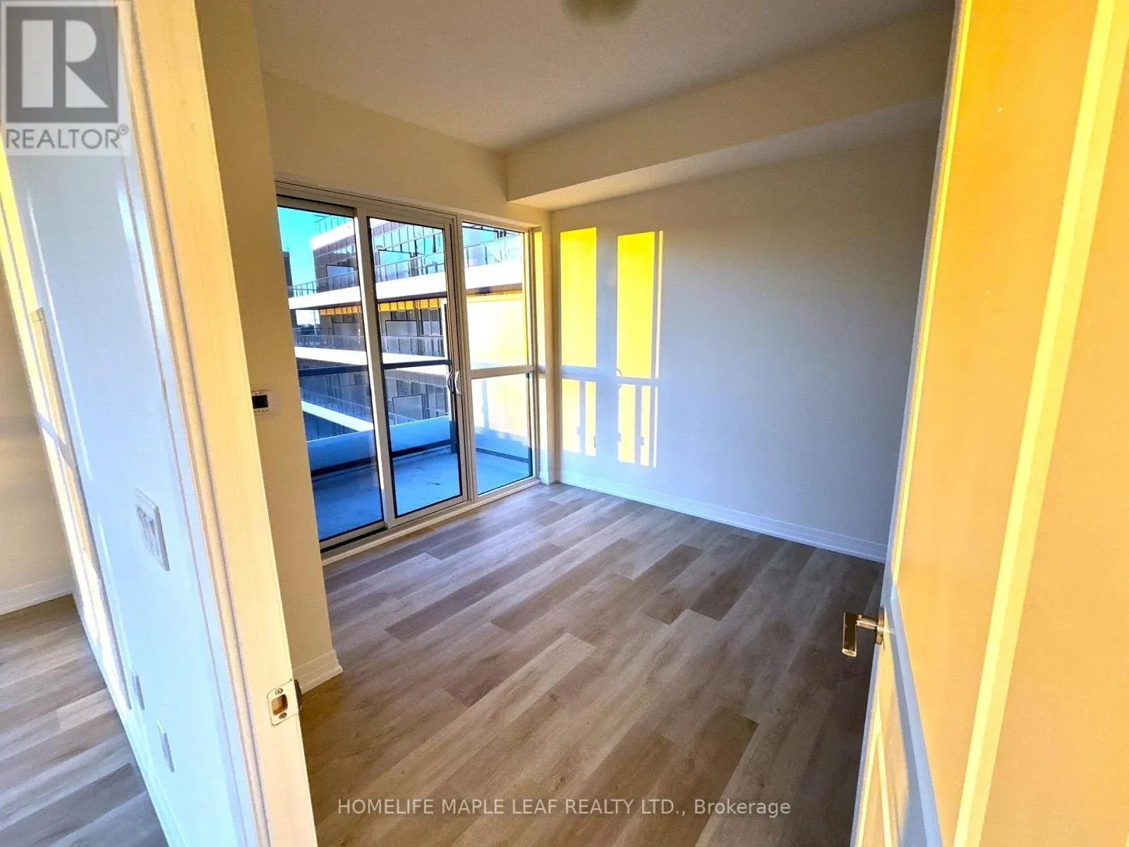 512 - 15 WATERGARDEN DRIVE