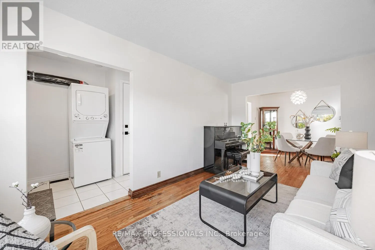54 HOLMESDALE CRESCENT