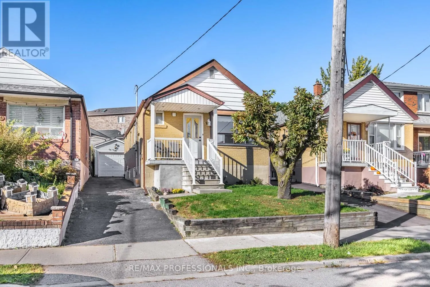 54 HOLMESDALE CRESCENT