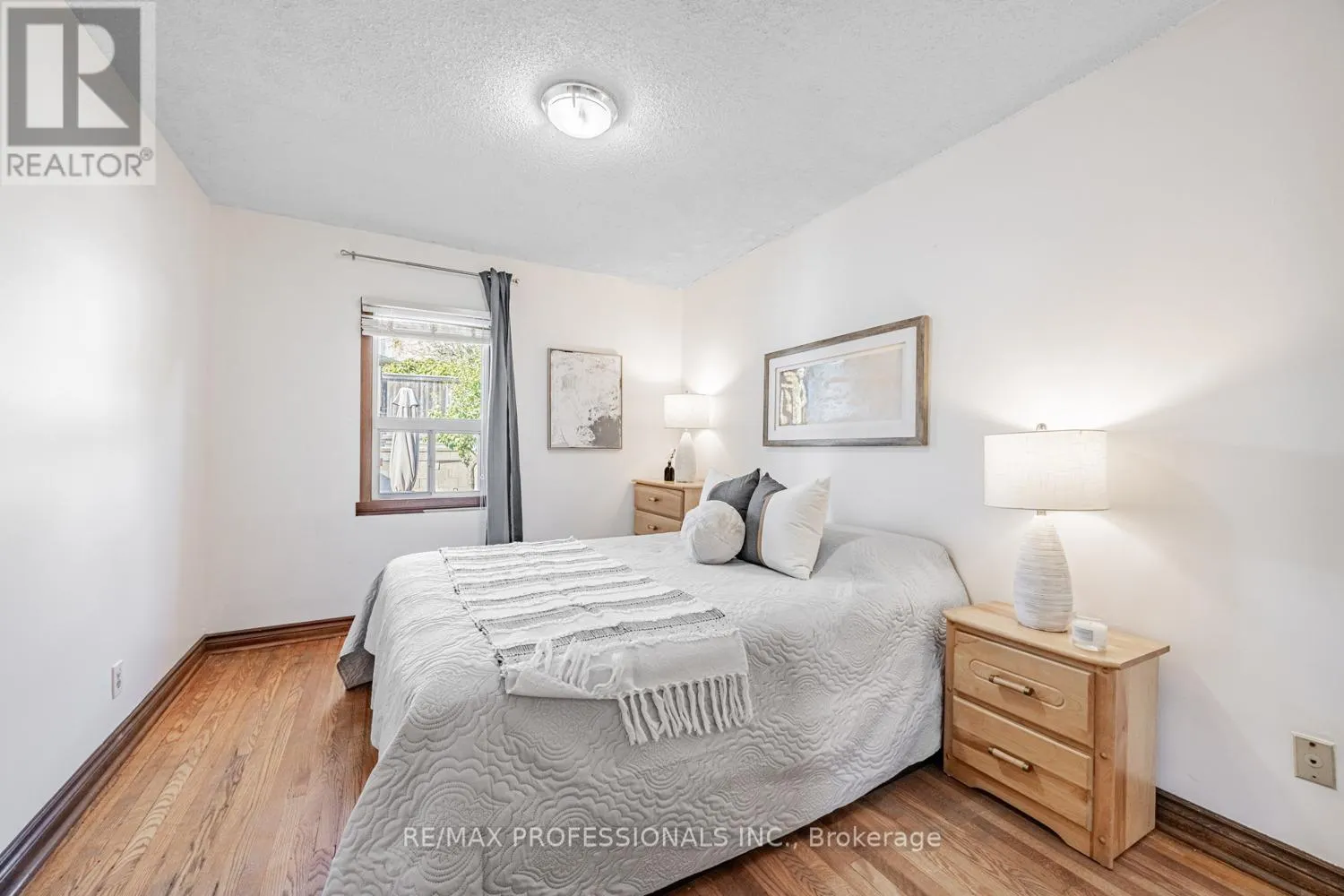 54 HOLMESDALE CRESCENT
