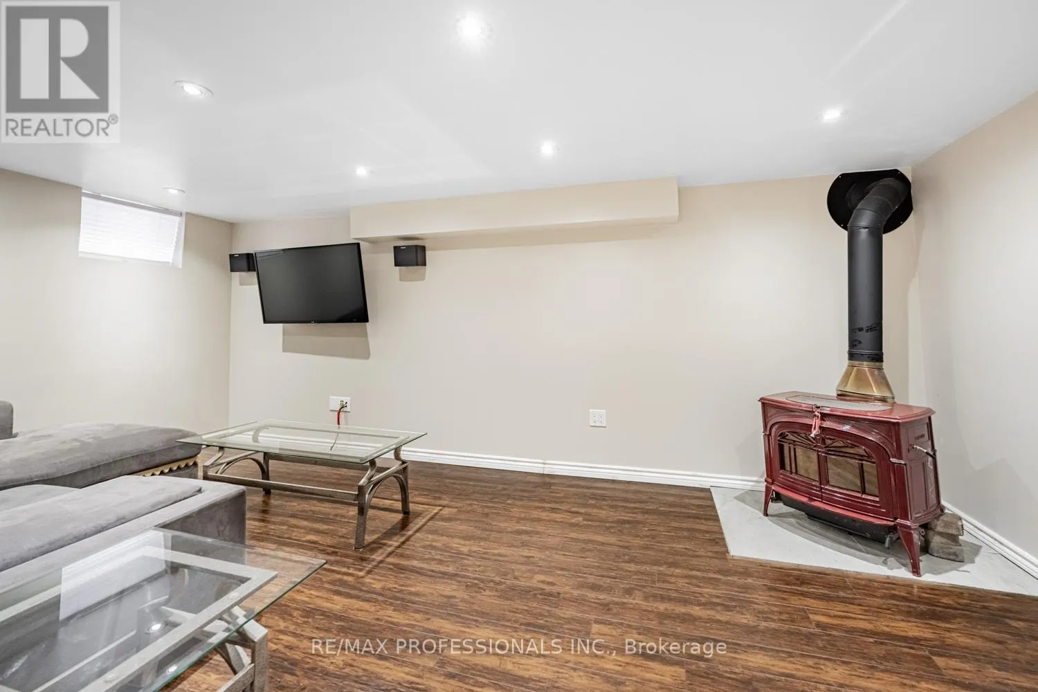54 HOLMESDALE CRESCENT
