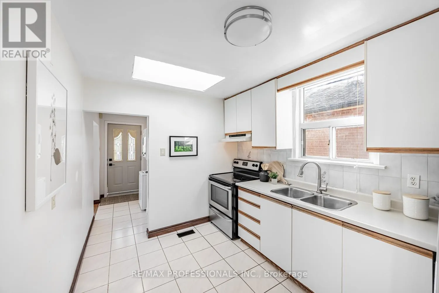 54 HOLMESDALE CRESCENT