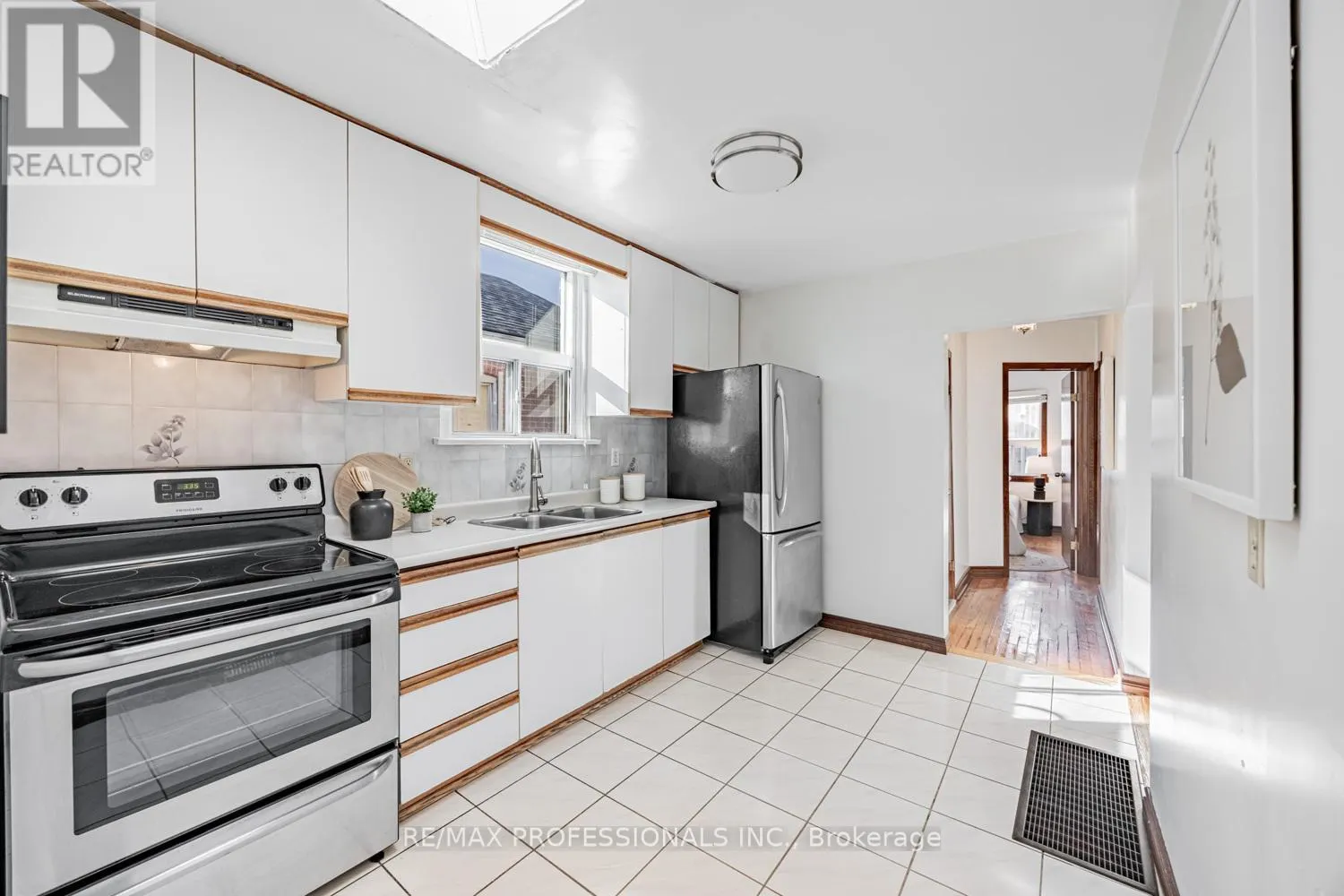 54 HOLMESDALE CRESCENT