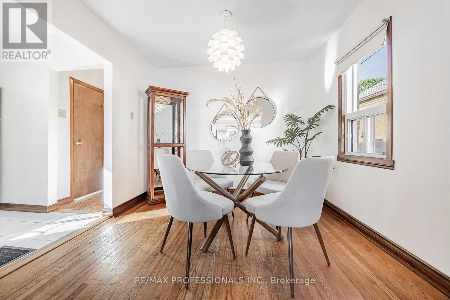 54 HOLMESDALE CRESCENT