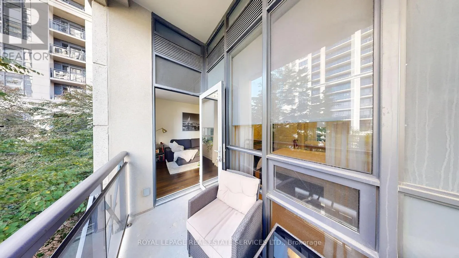 216 - 6 EVA ROAD