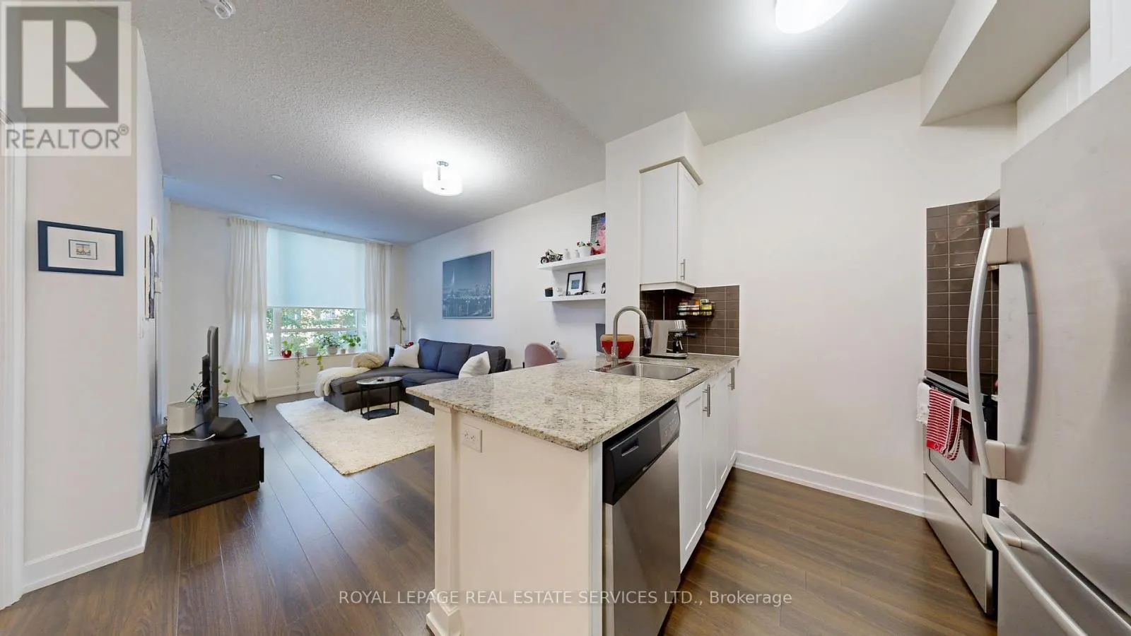 216 - 6 EVA ROAD