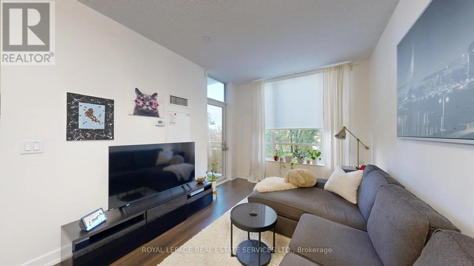 216 - 6 EVA ROAD