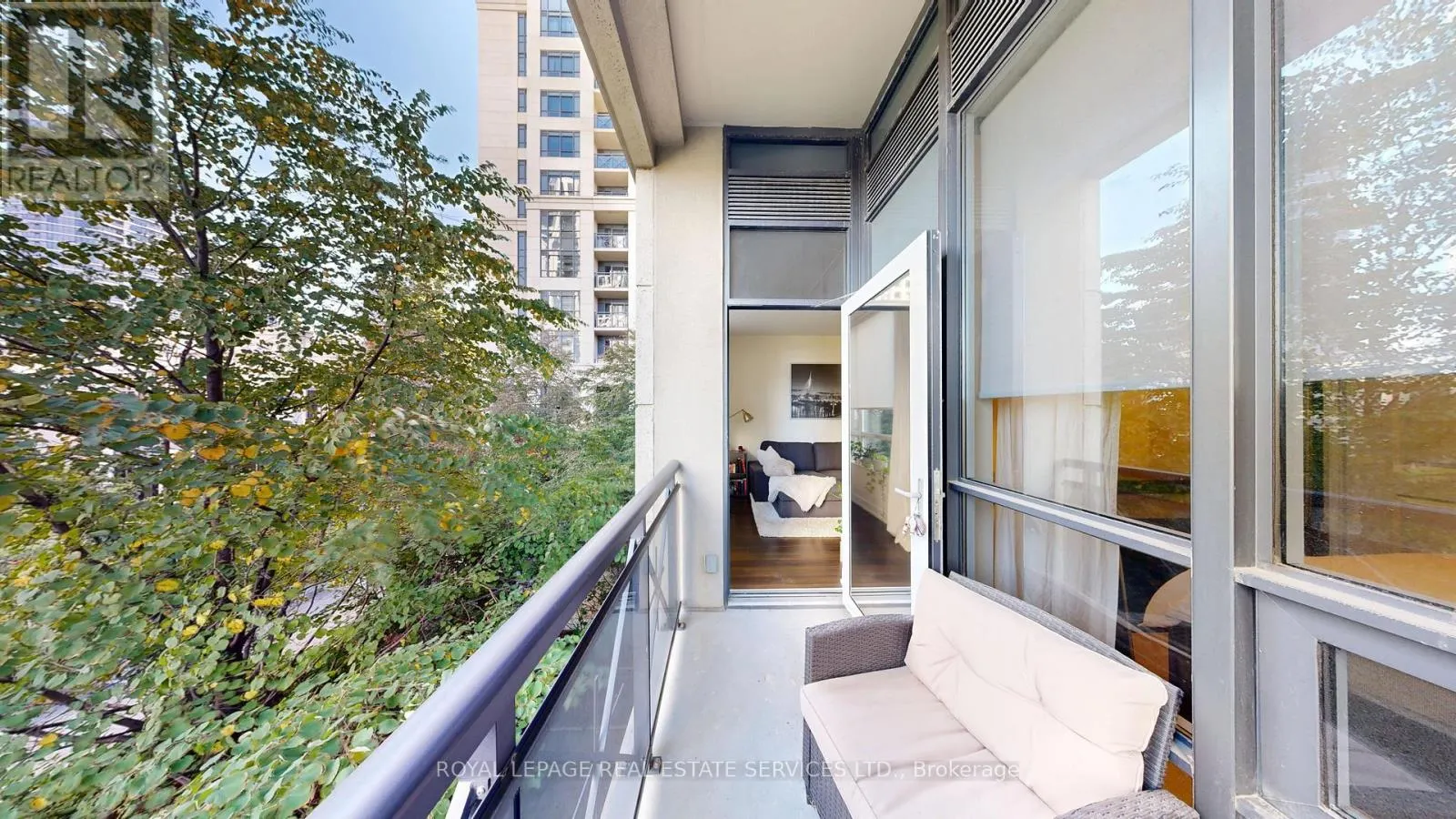 216 - 6 EVA ROAD